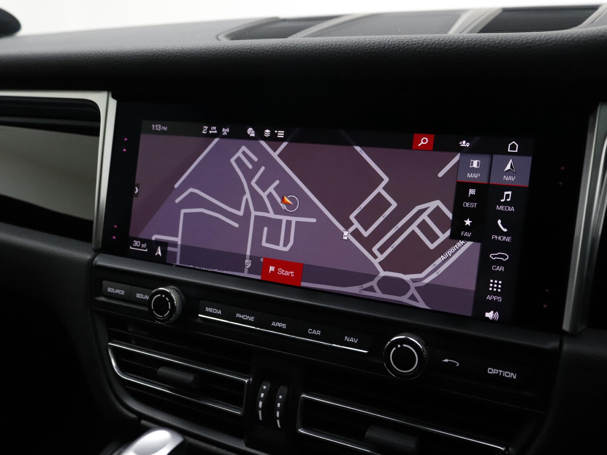Porsche Macan view 32