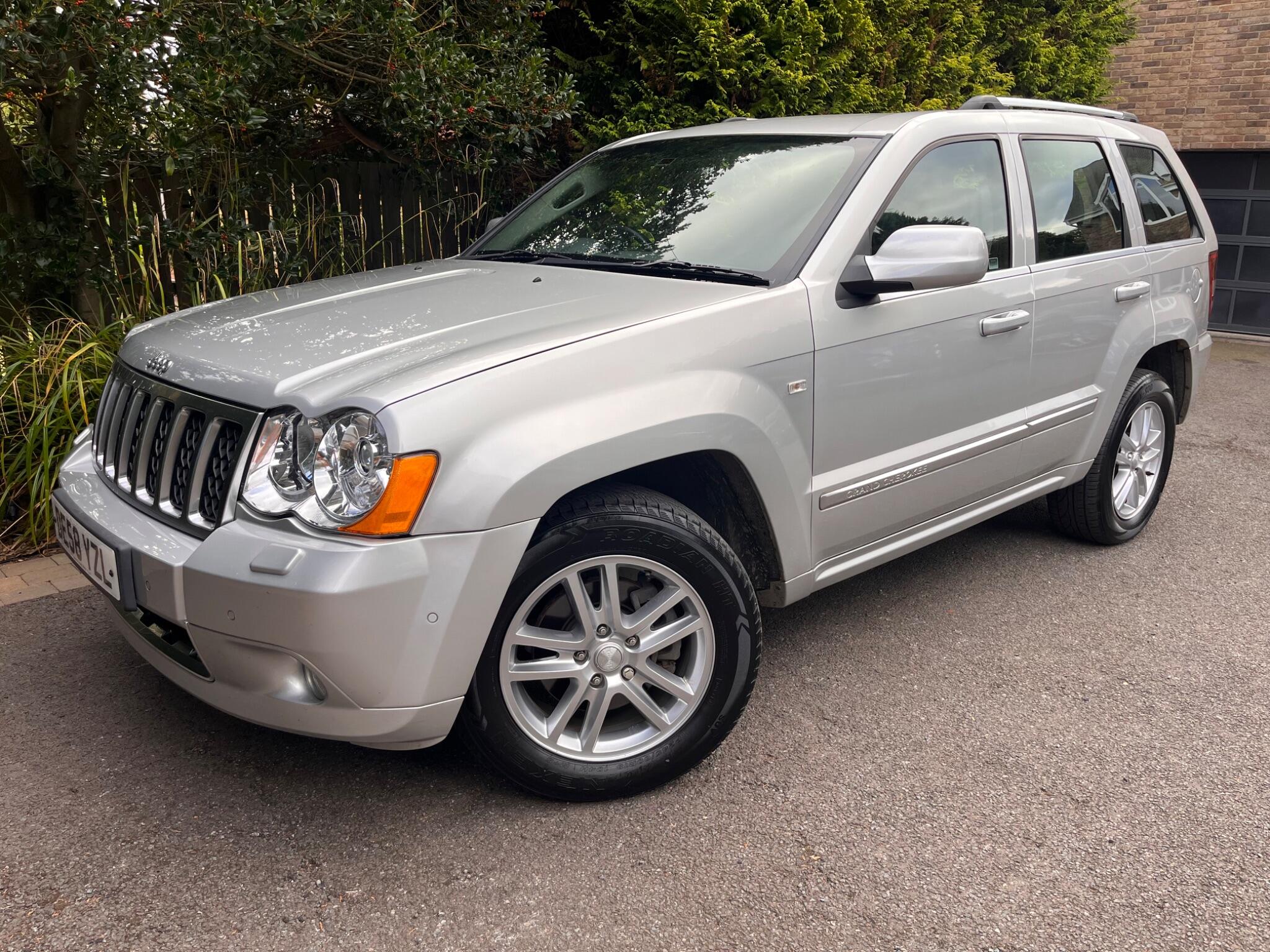 Jeep Grand Cherokee view 2