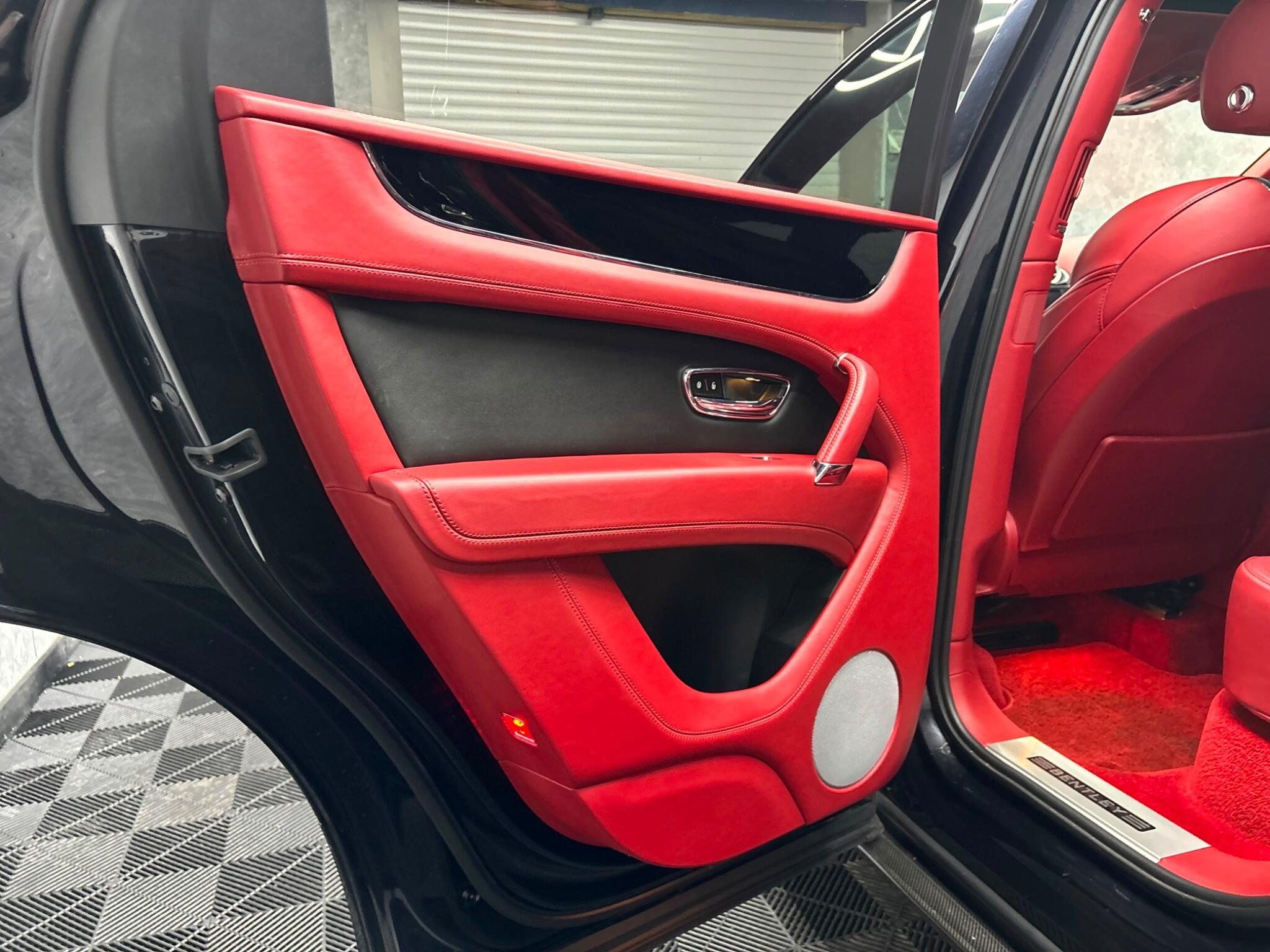 Bentley Bentayga view 17