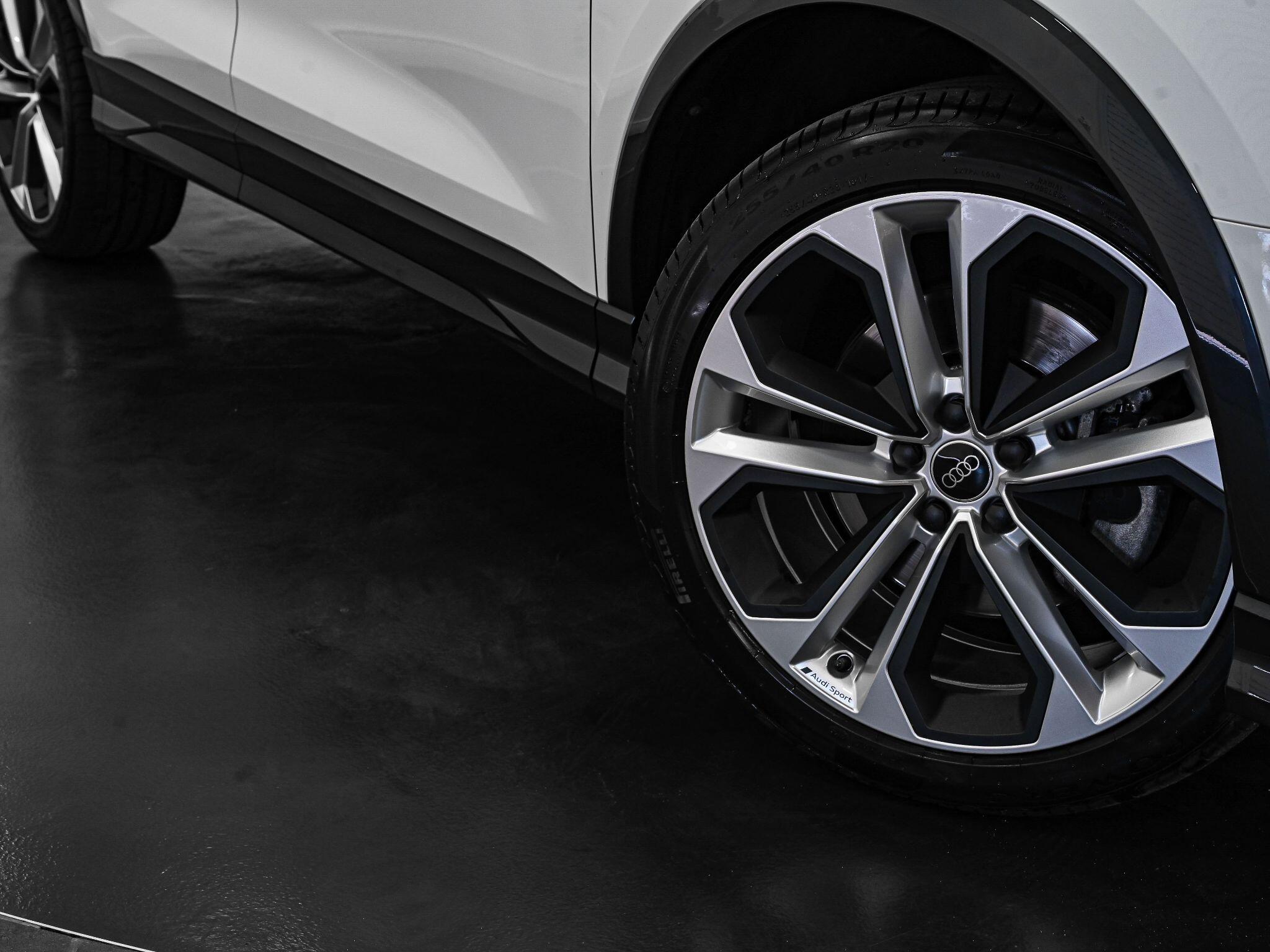 Audi Q3 view 26