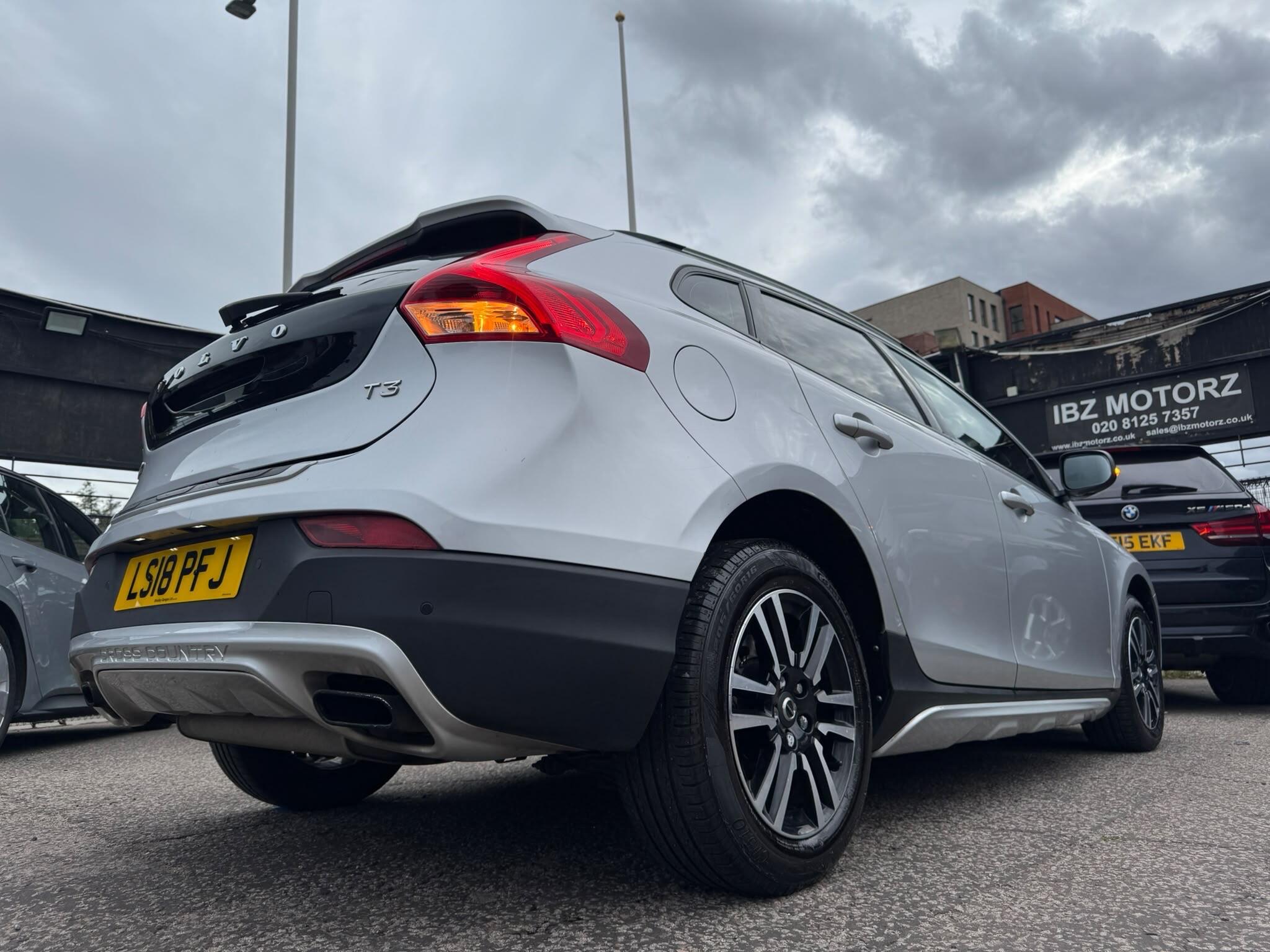 Volvo V40 Cross Country view 37