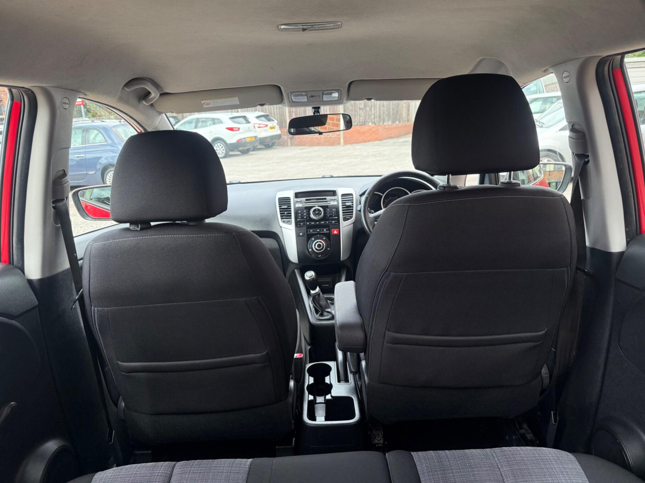 Kia Venga view 25