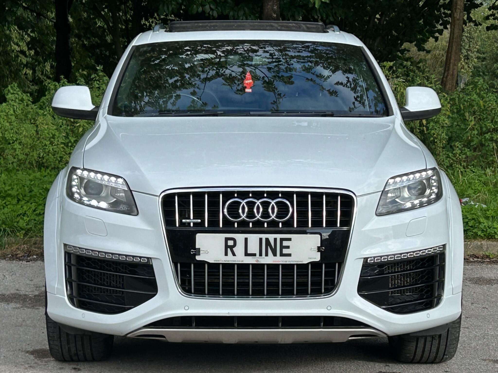 Audi Q7 view 5