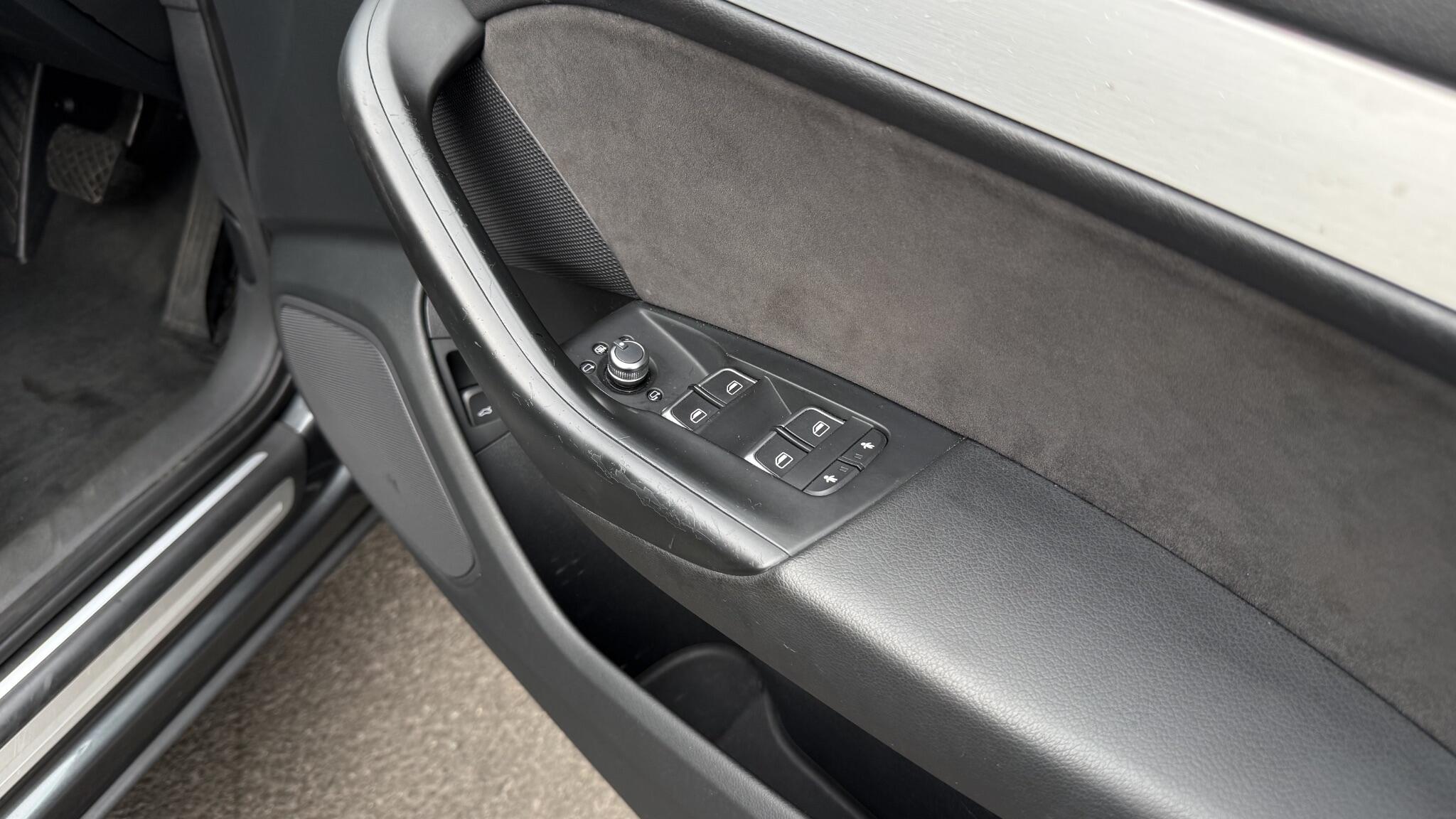 Audi Q3 view 30