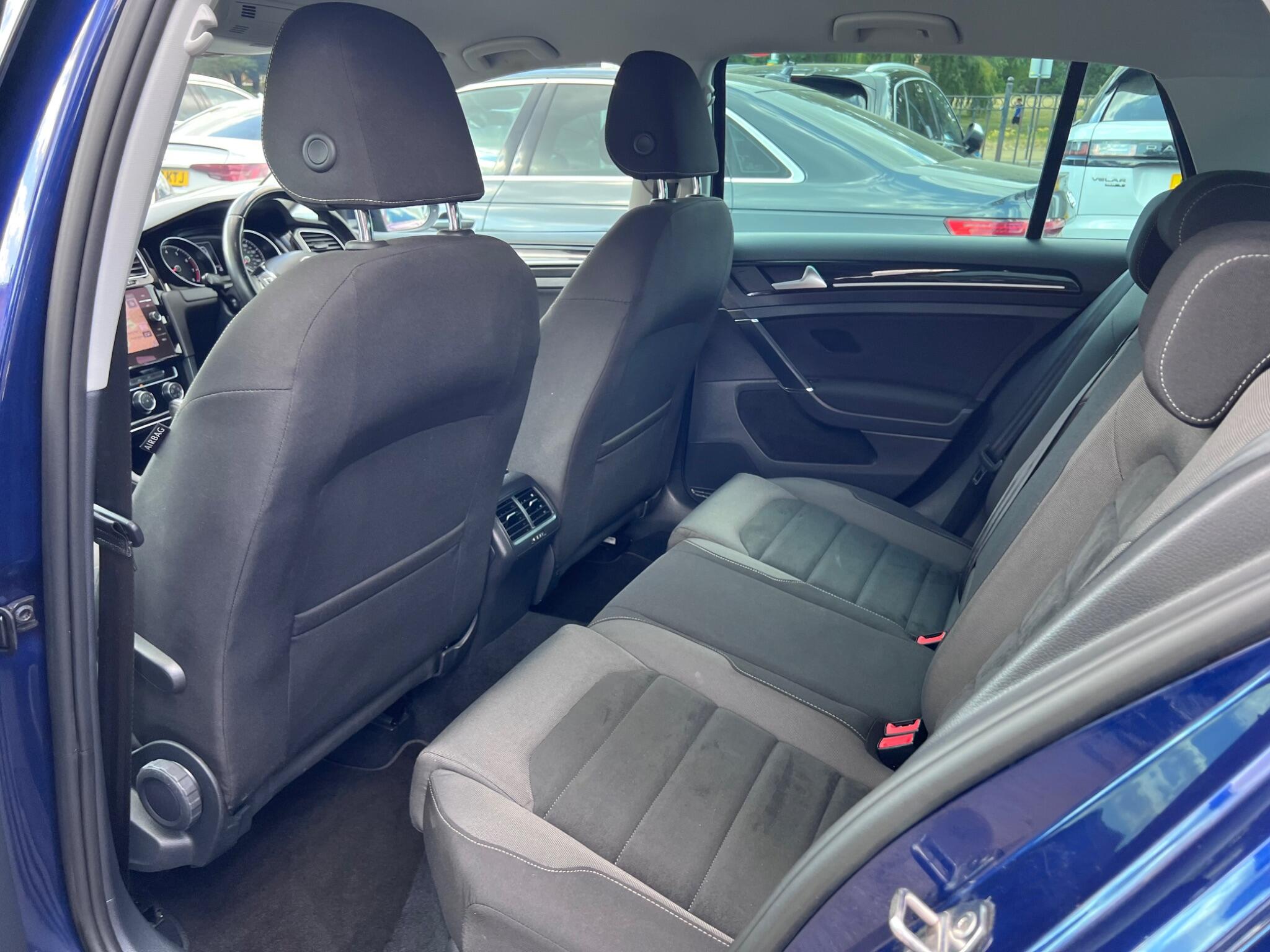 Volkswagen Golf view 34