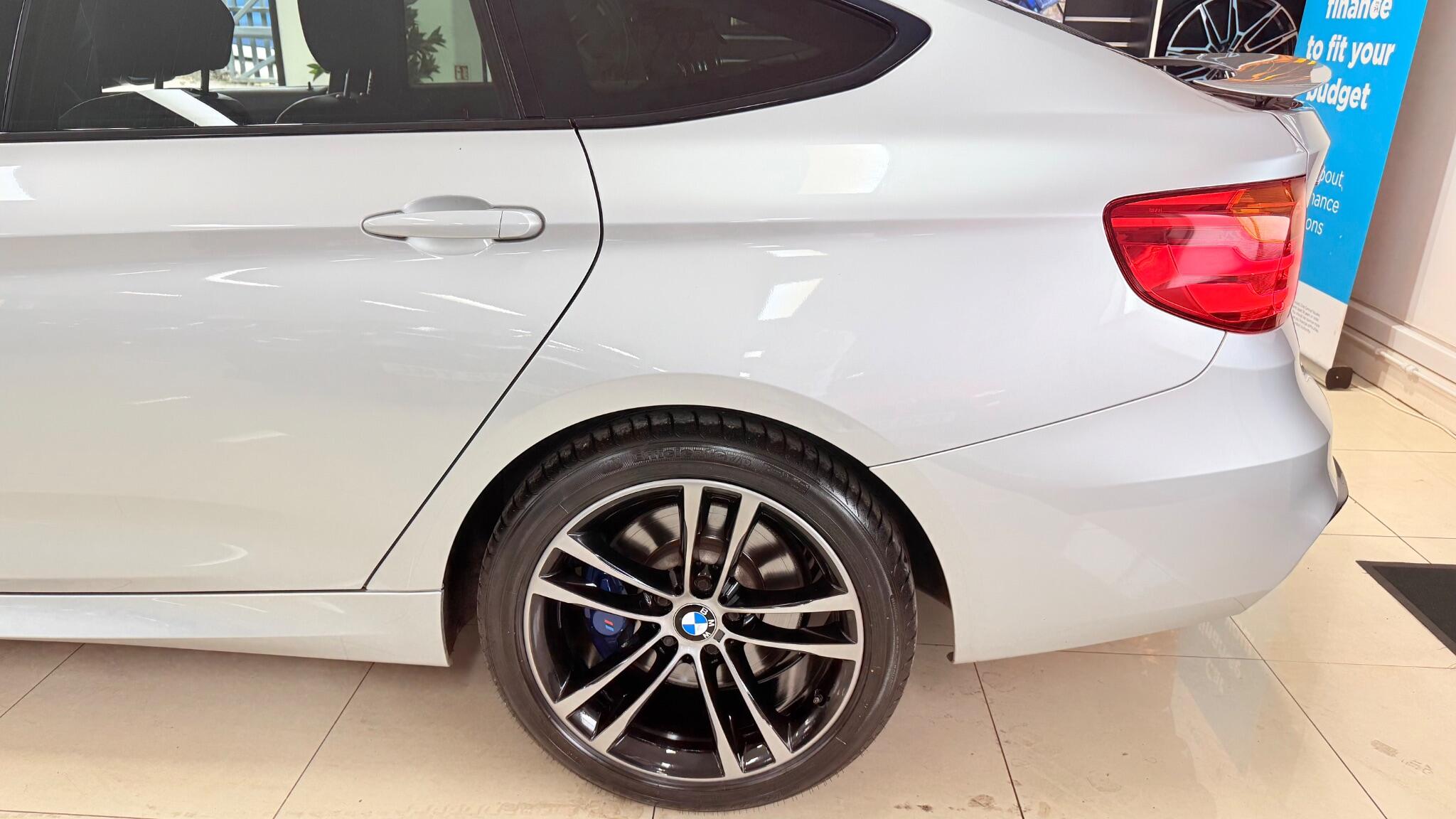 BMW 3 Series view 44