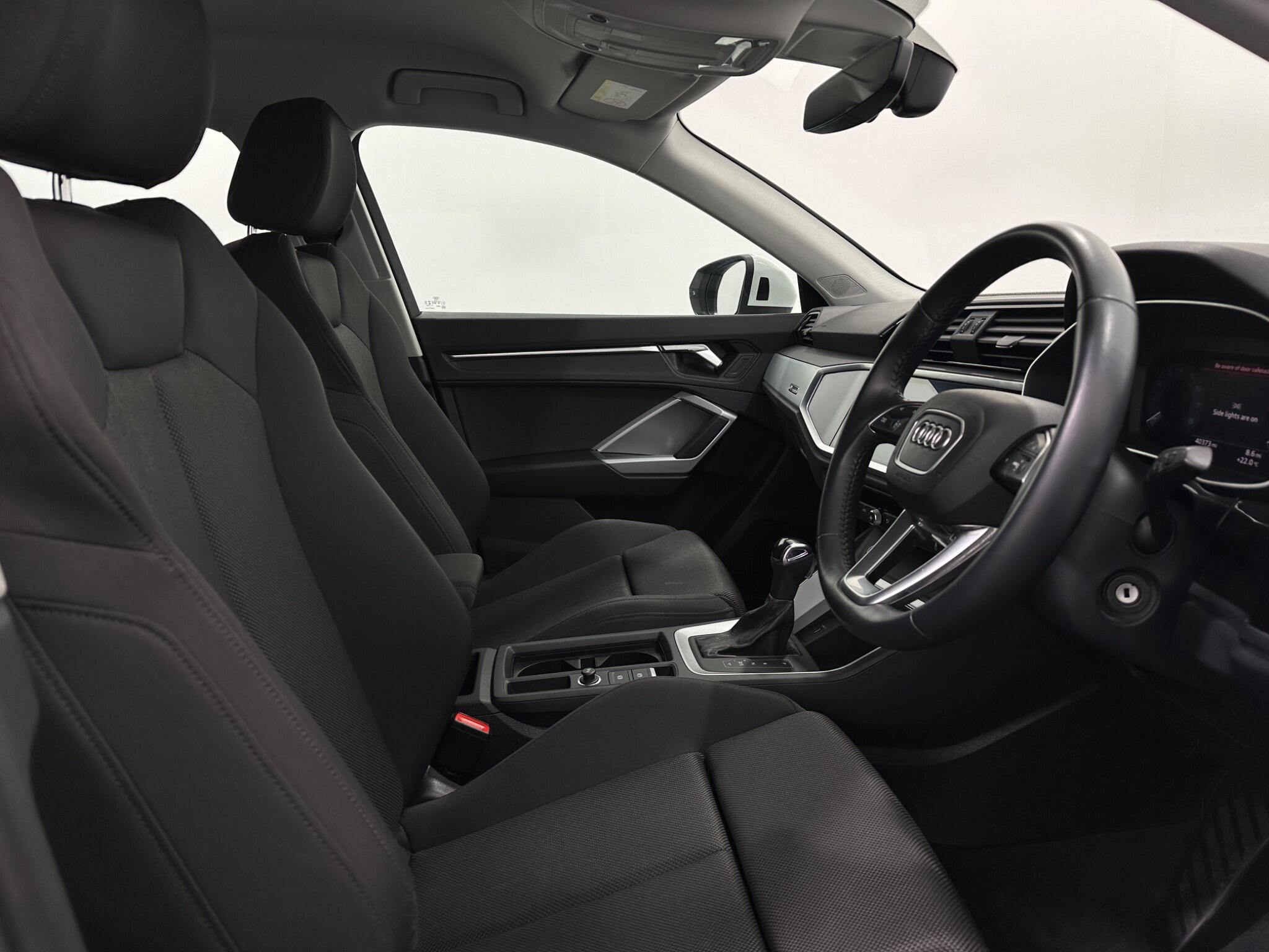 Audi Q3 view 31