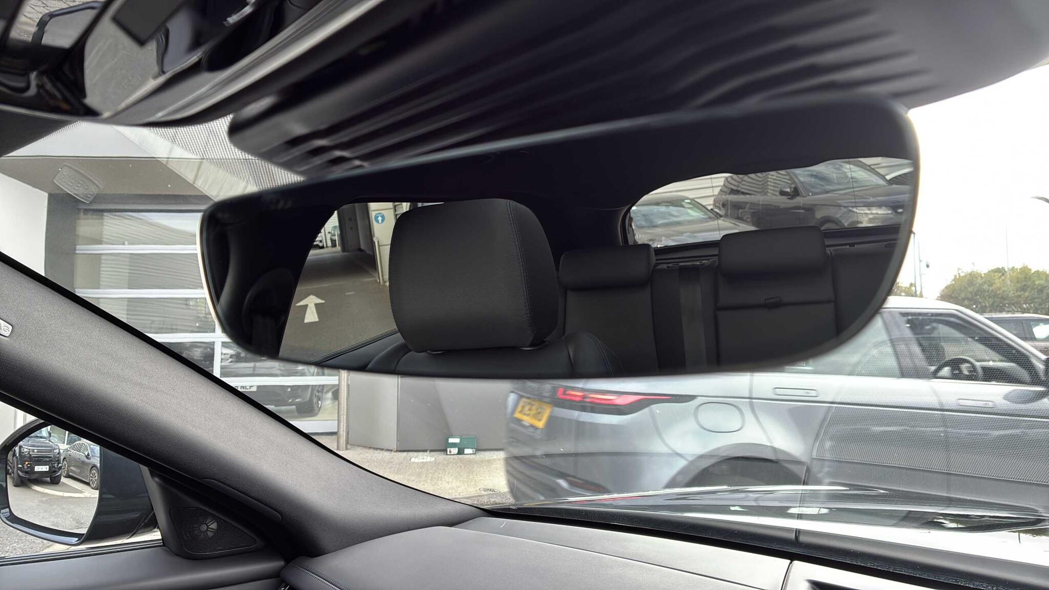 Land Rover Range Rover Velar view 35