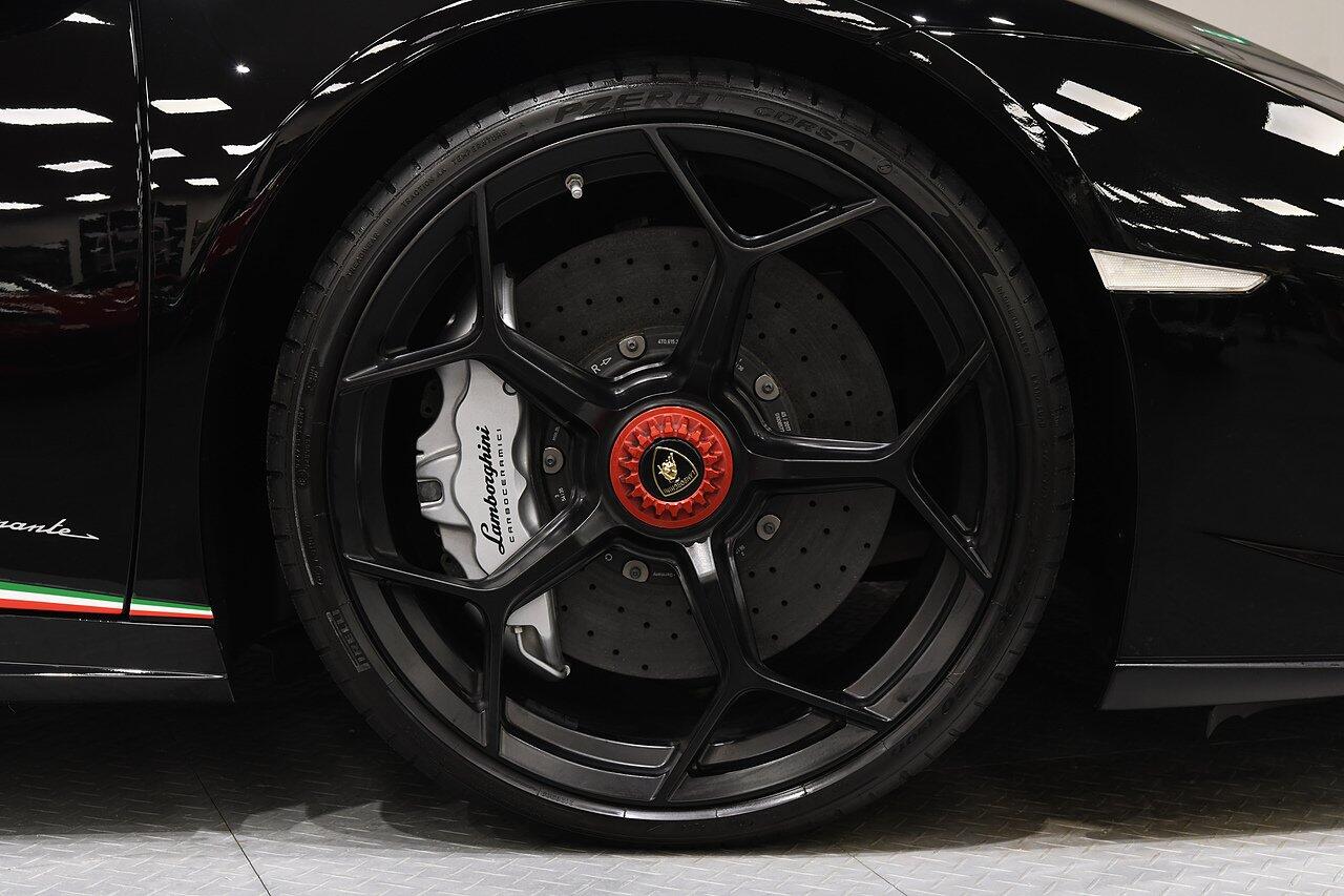 Lamborghini Huracan view 47