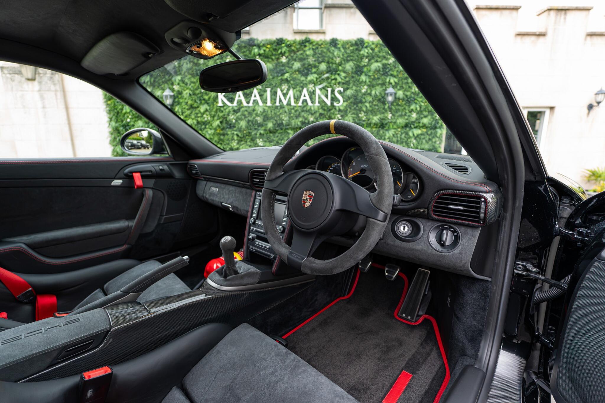 Porsche 911 view 7