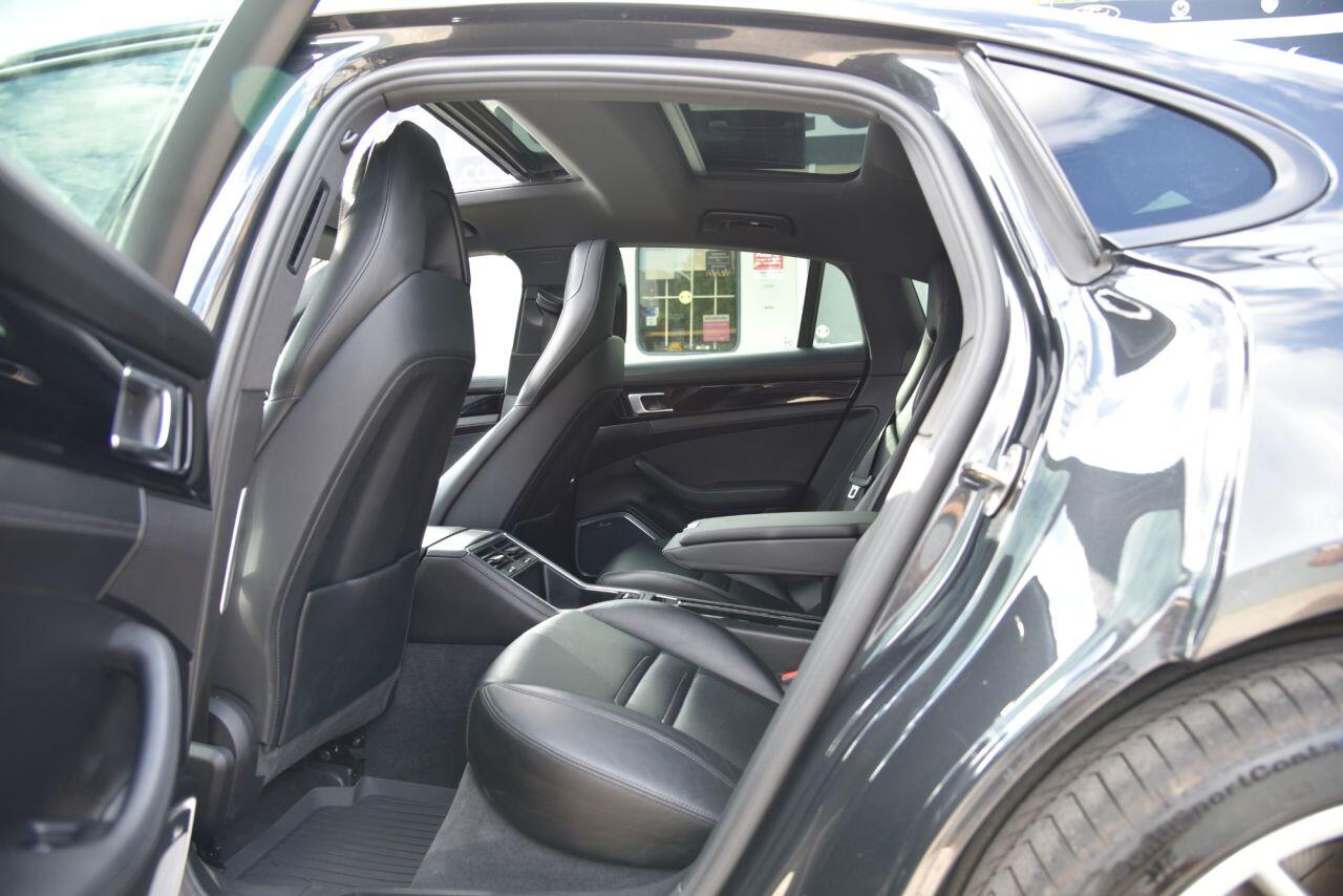 Porsche Panamera view 25