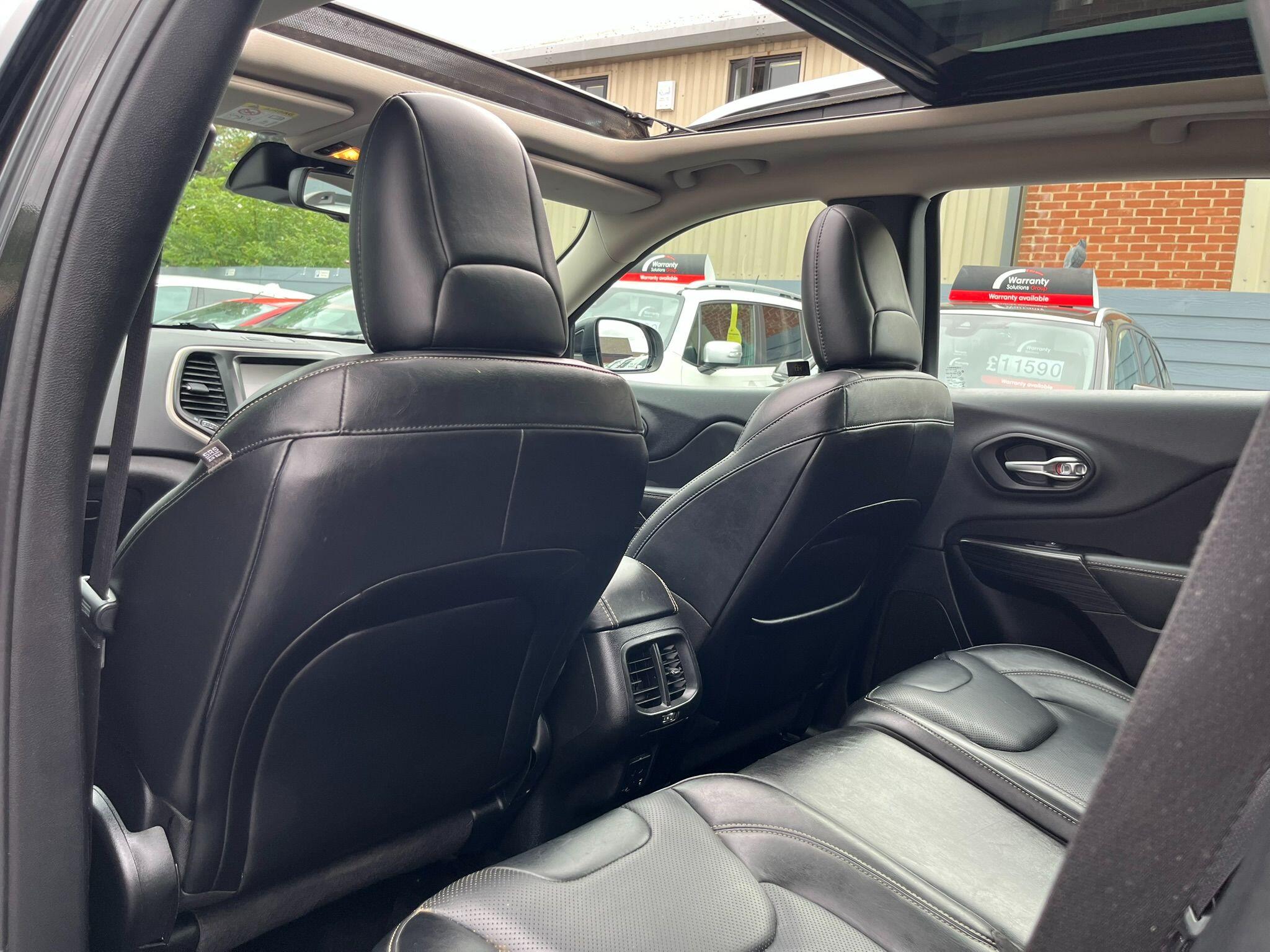 Jeep Cherokee view 20