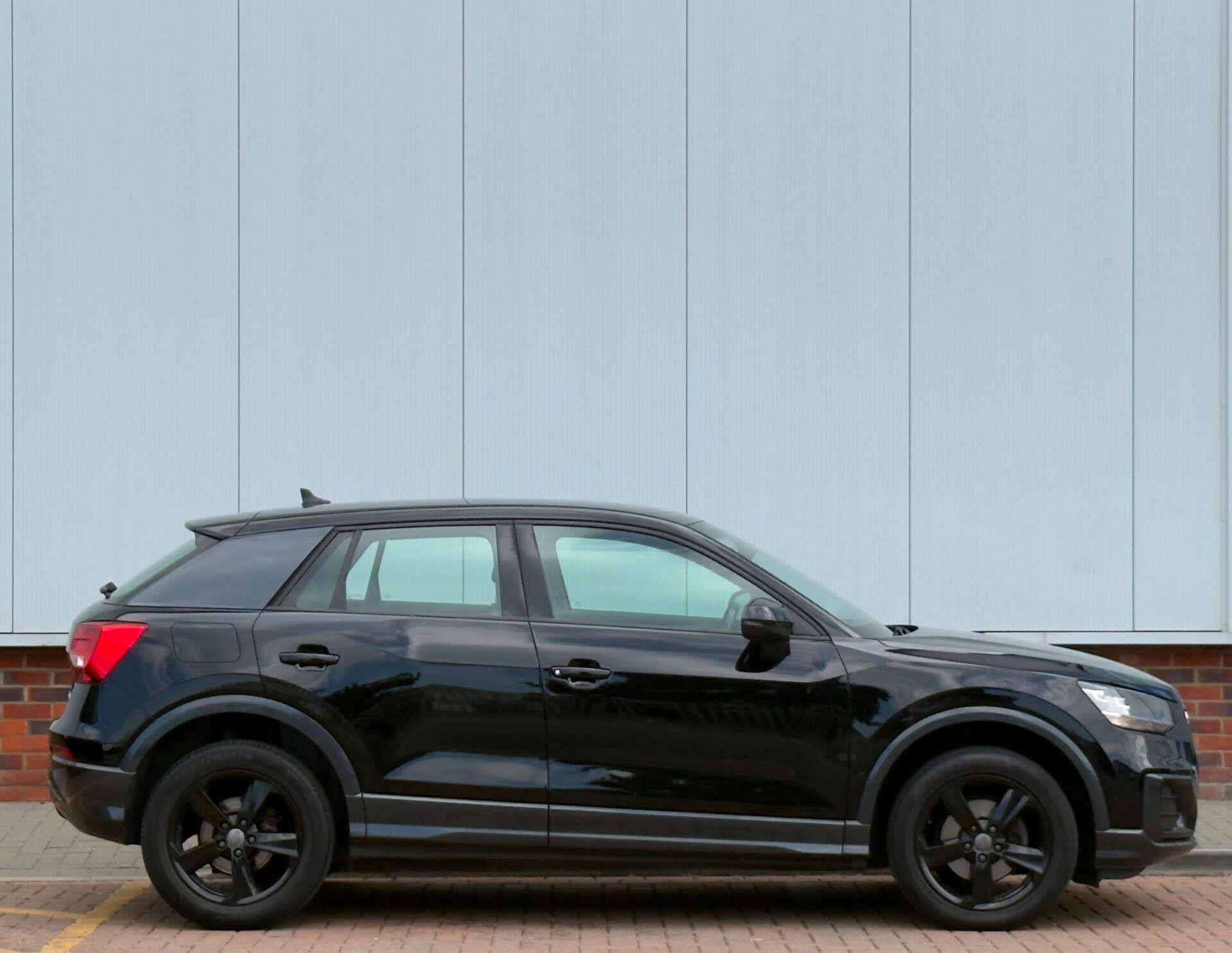 Audi Q2 view 9
