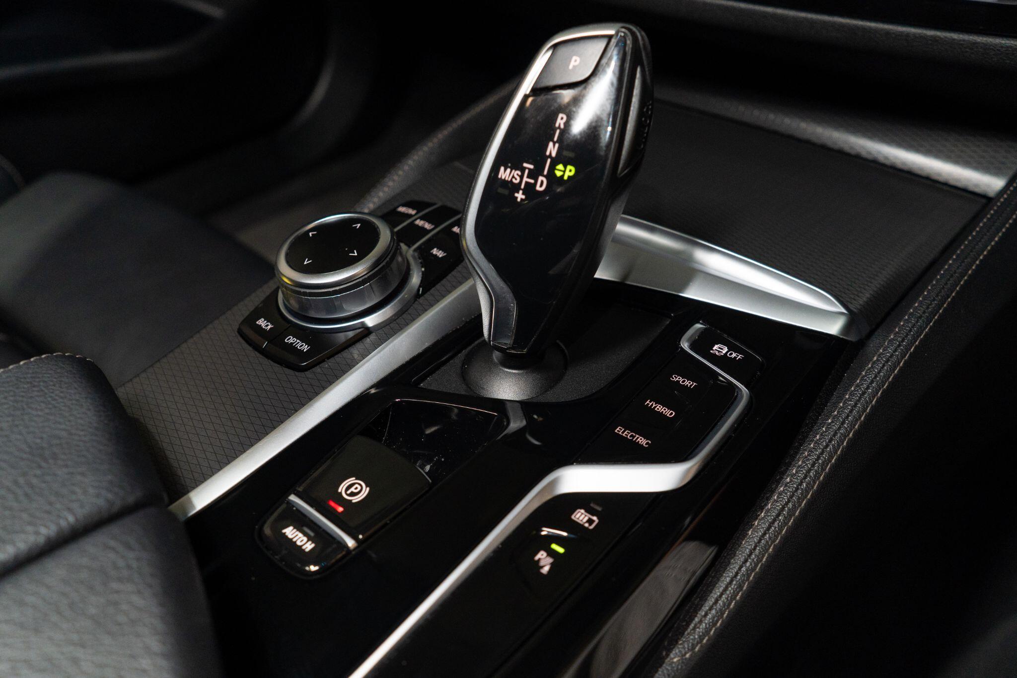 BMW 5 Series view 11