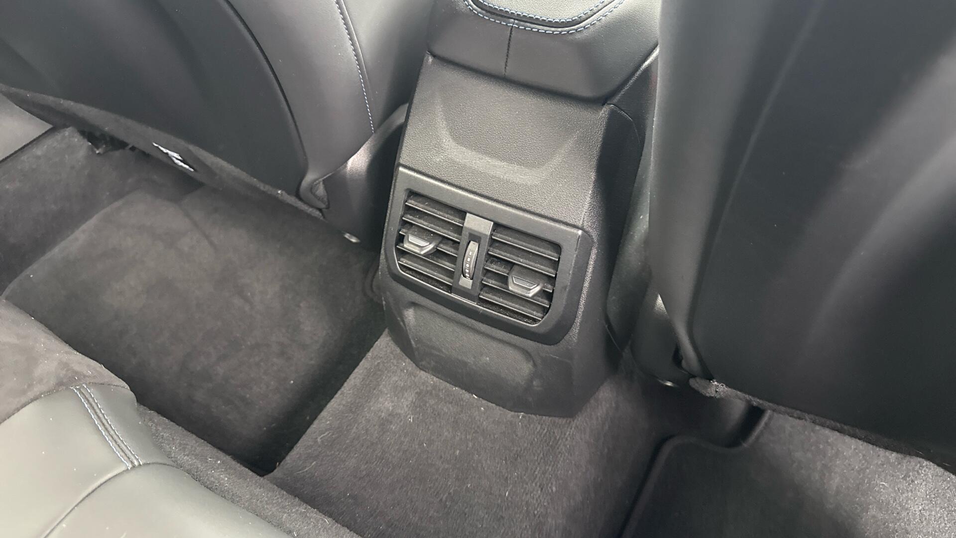BMW 1 Series view 24