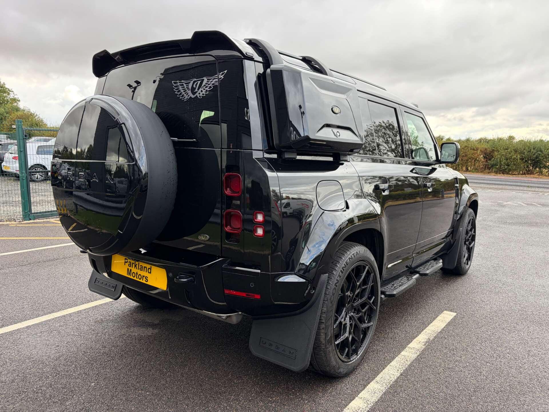 Land Rover Defender 110 view 8