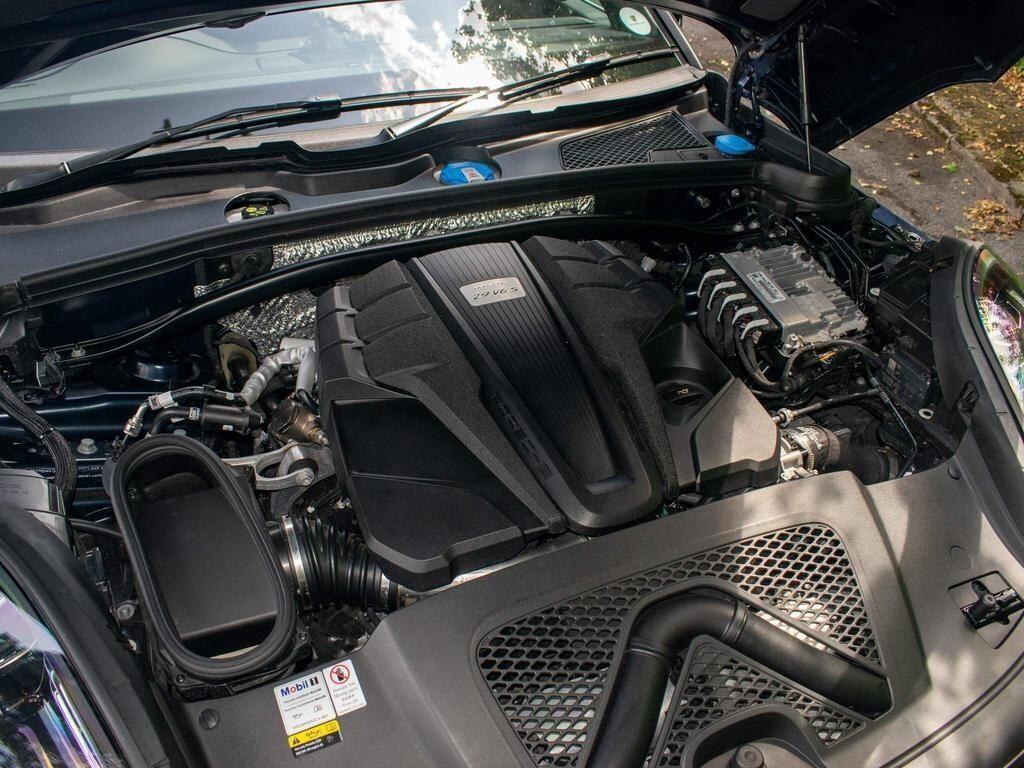 Porsche Macan view 19