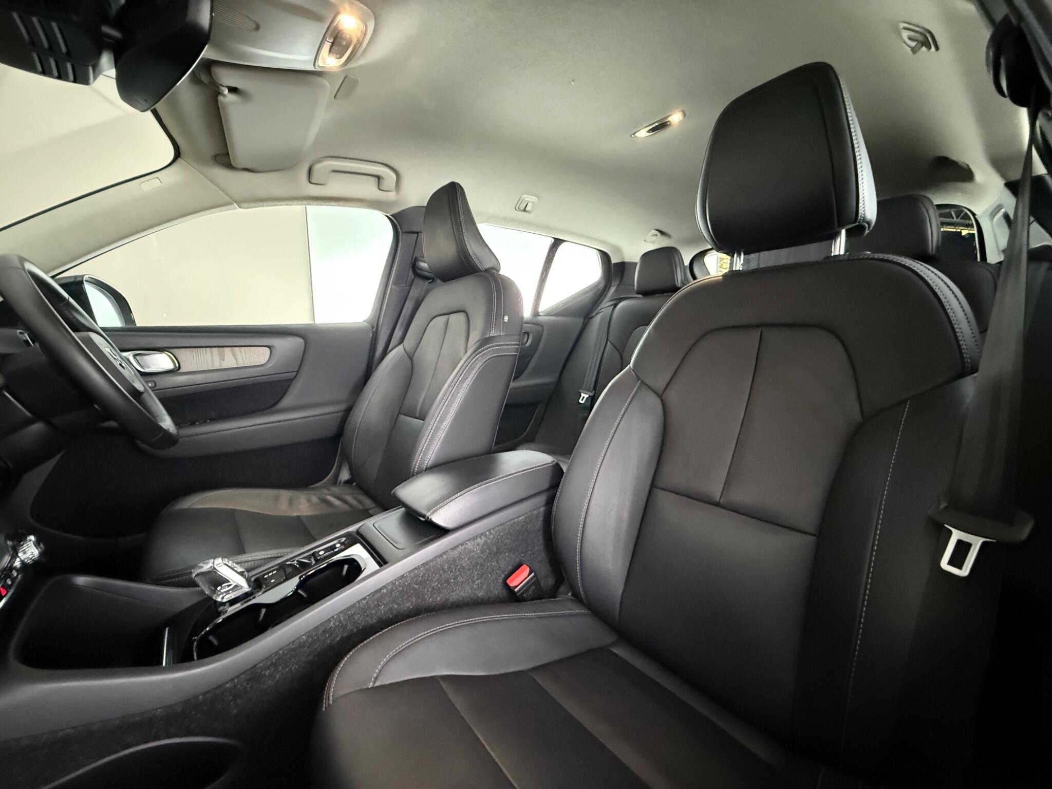 Volvo XC40 view 34