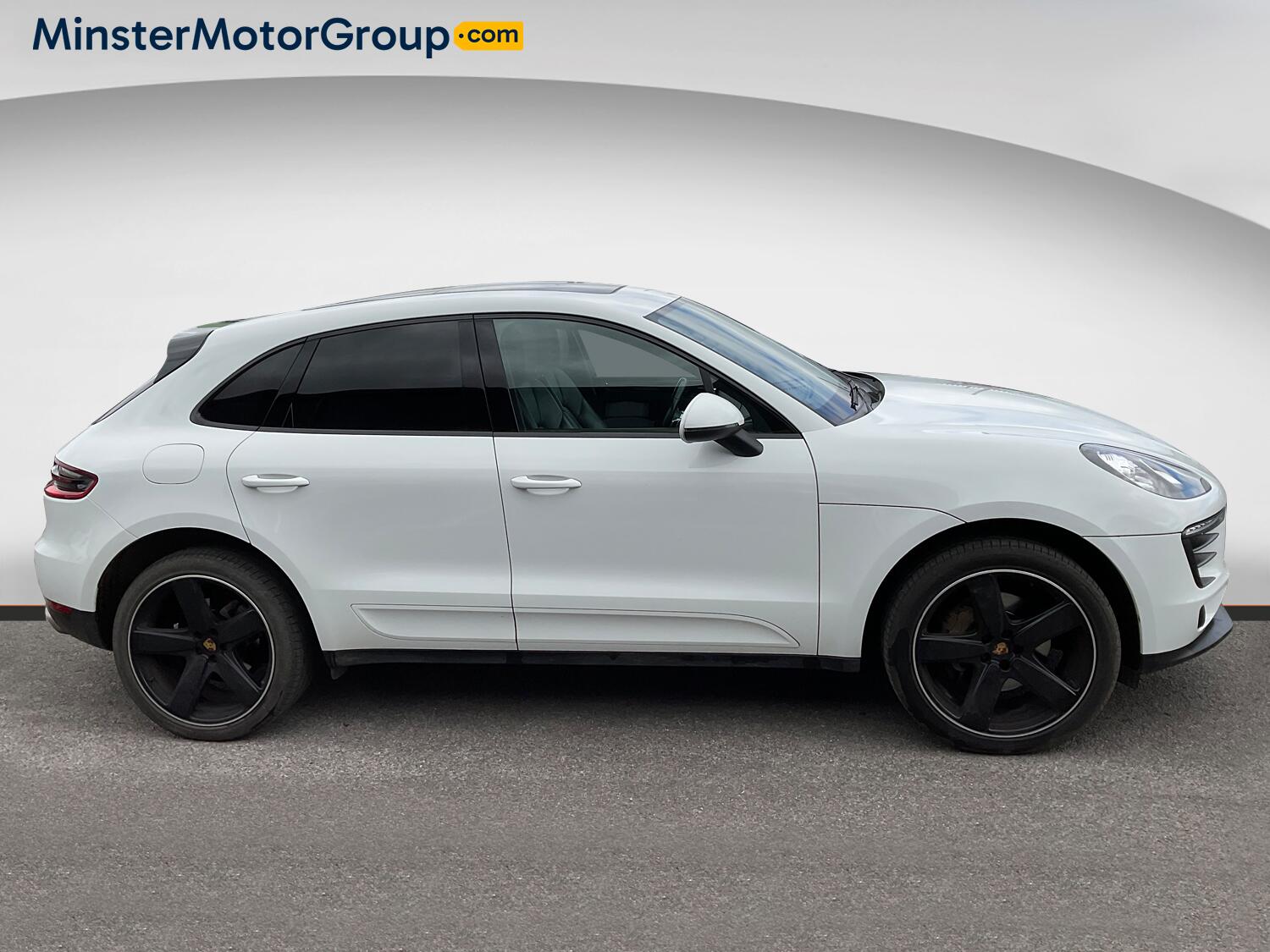Porsche Macan view 2