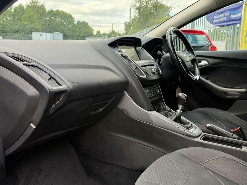 2017 Ford Focus image 38