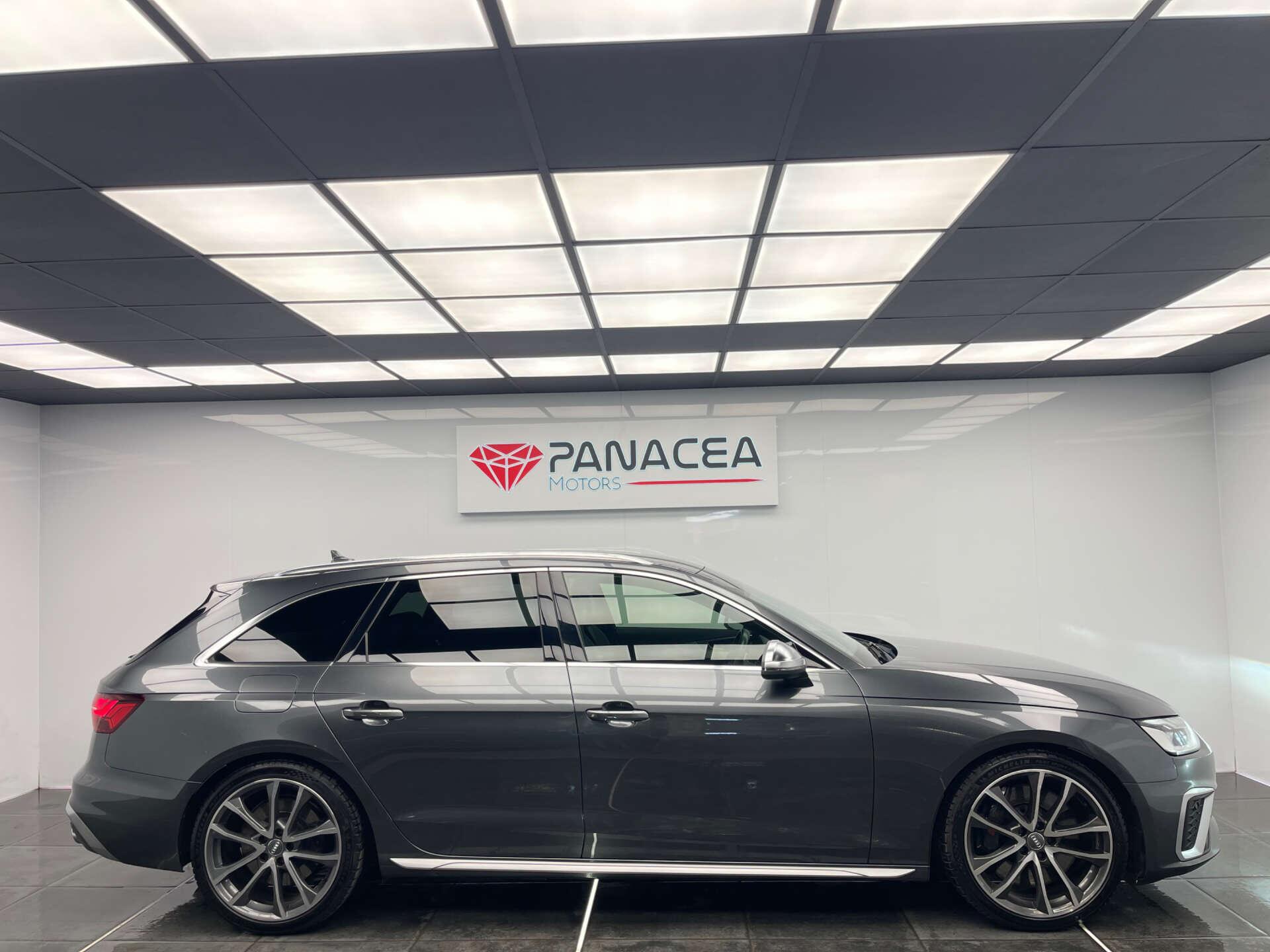Audi S4 Avant view 3