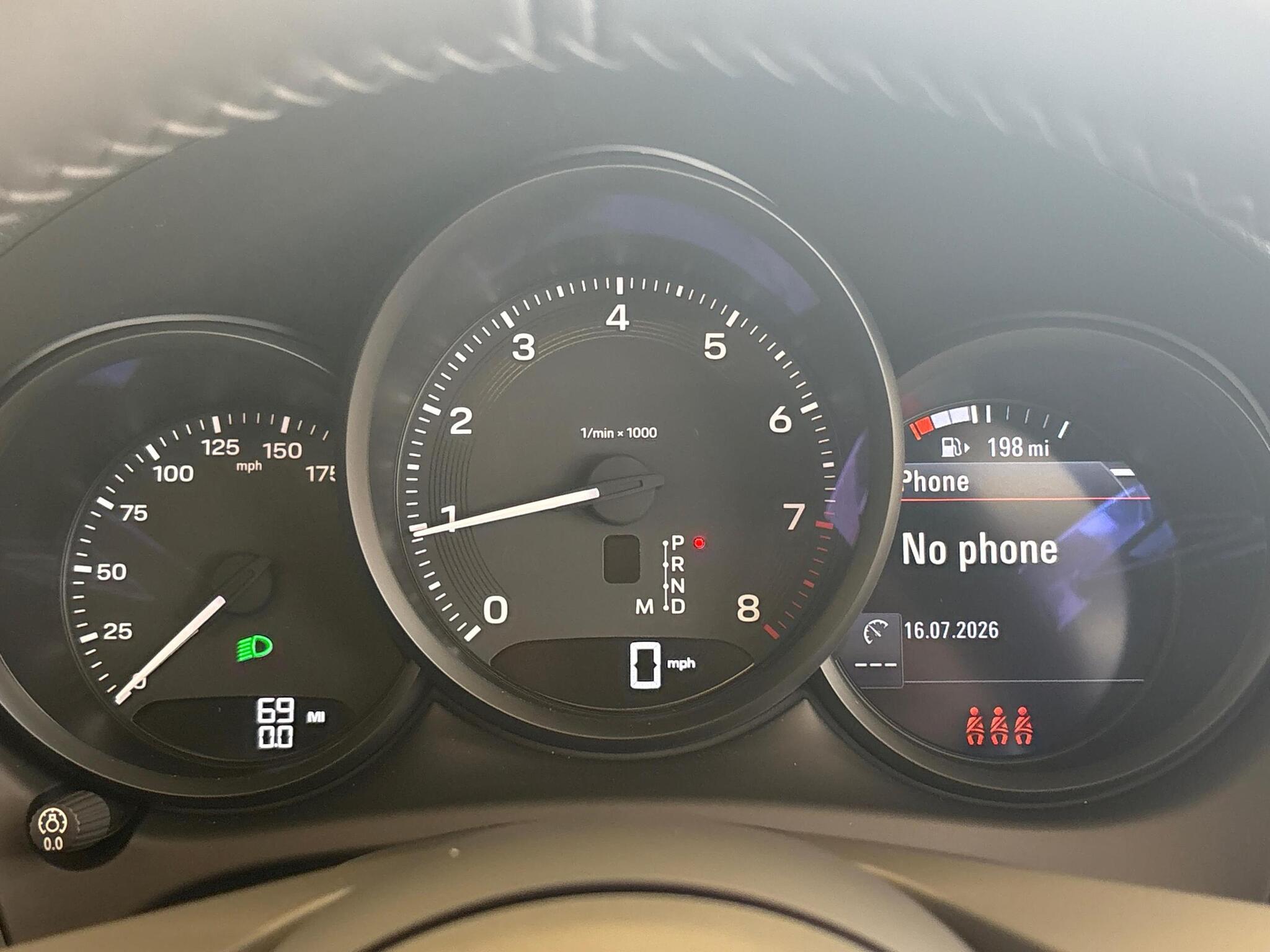 Porsche Macan view 16