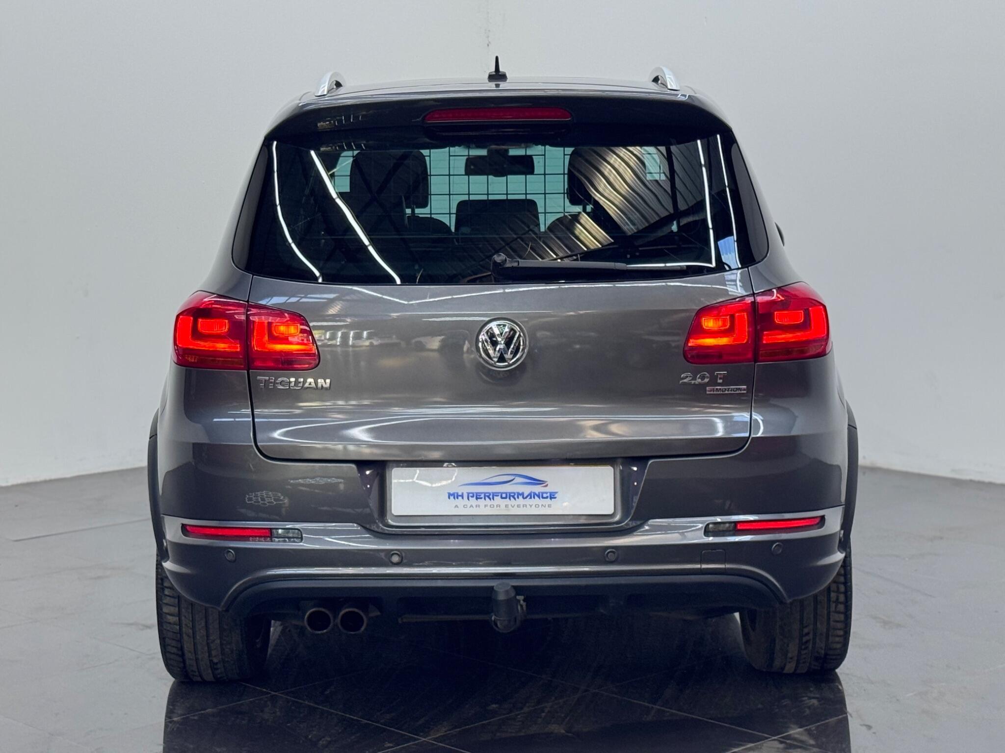 Volkswagen Tiguan view 4