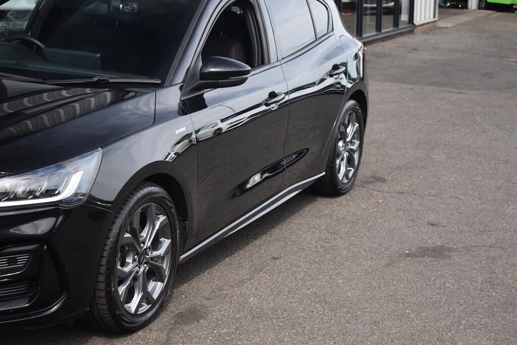 Ford Focus view 22