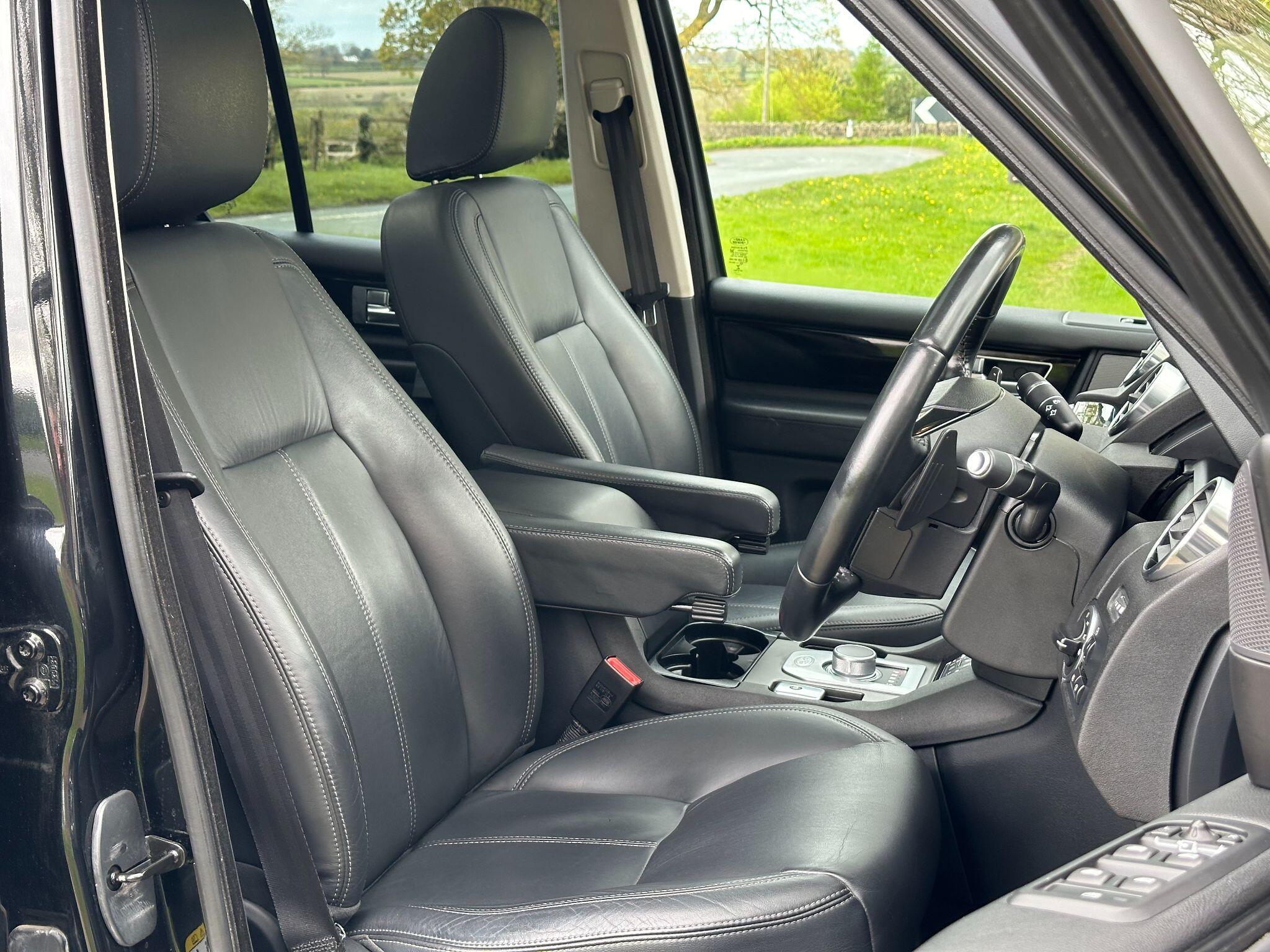Land Rover Discovery view 12