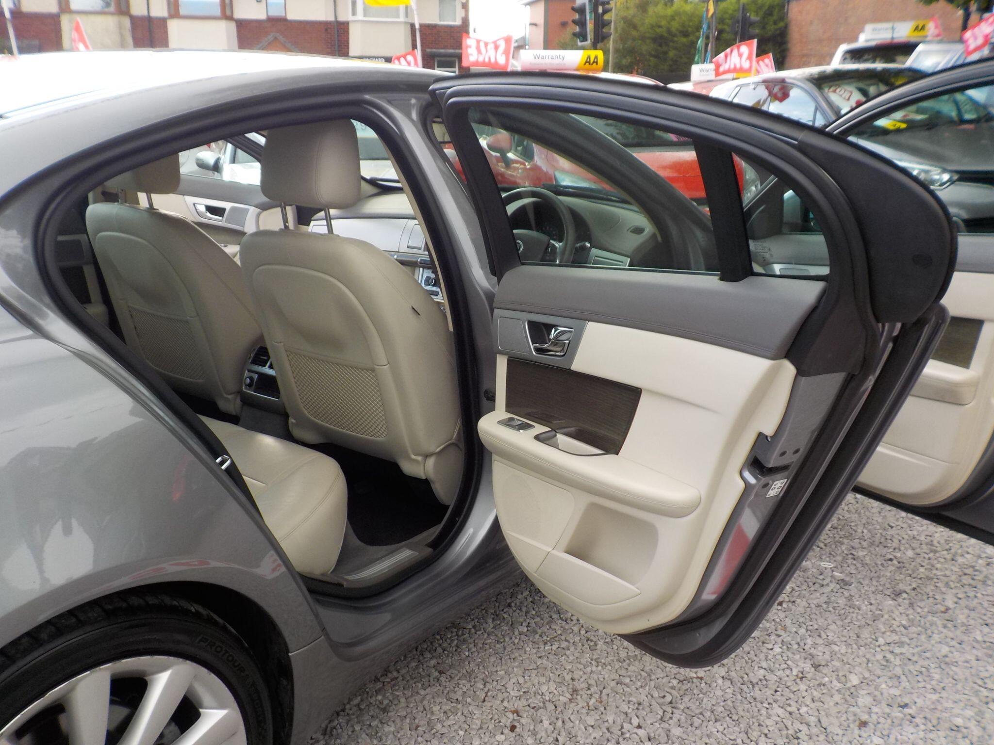 Jaguar XF 3.0d V6 Premium Luxury Auto Euro 5 4dr