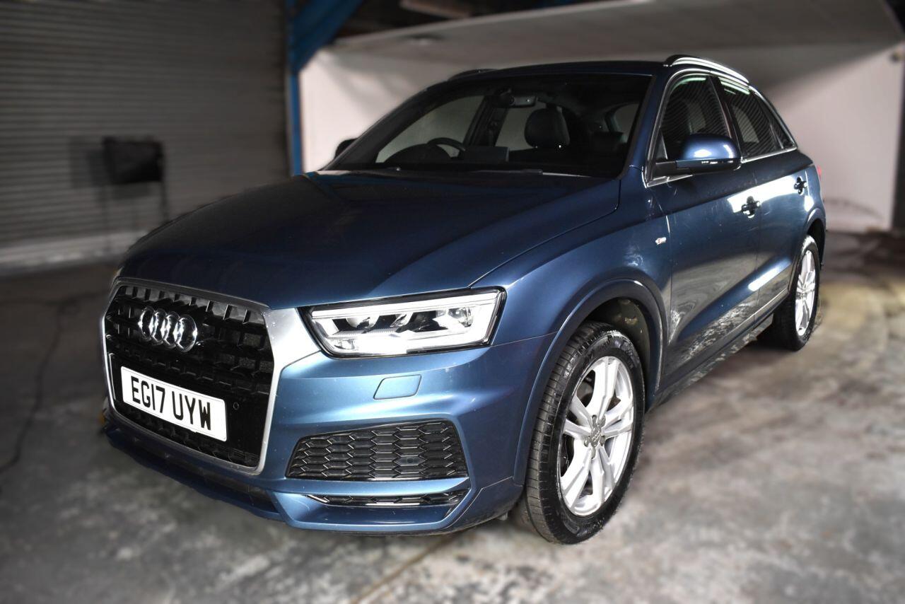 Audi Q3 view 14