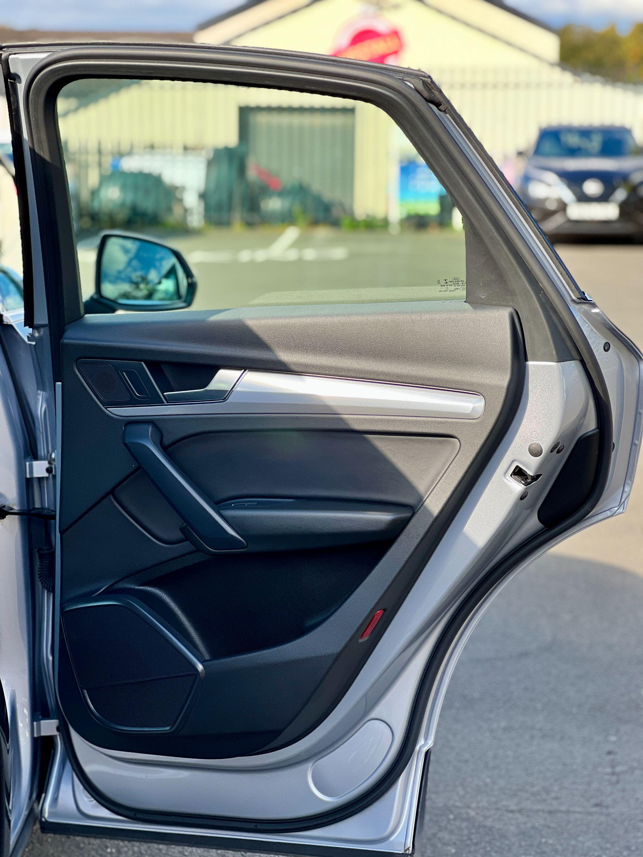 Audi Q5 view 24
