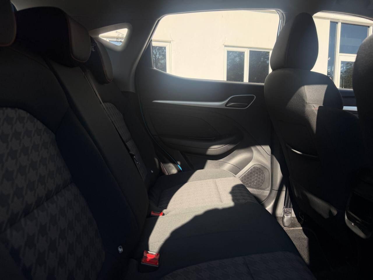 MG ZS view 16