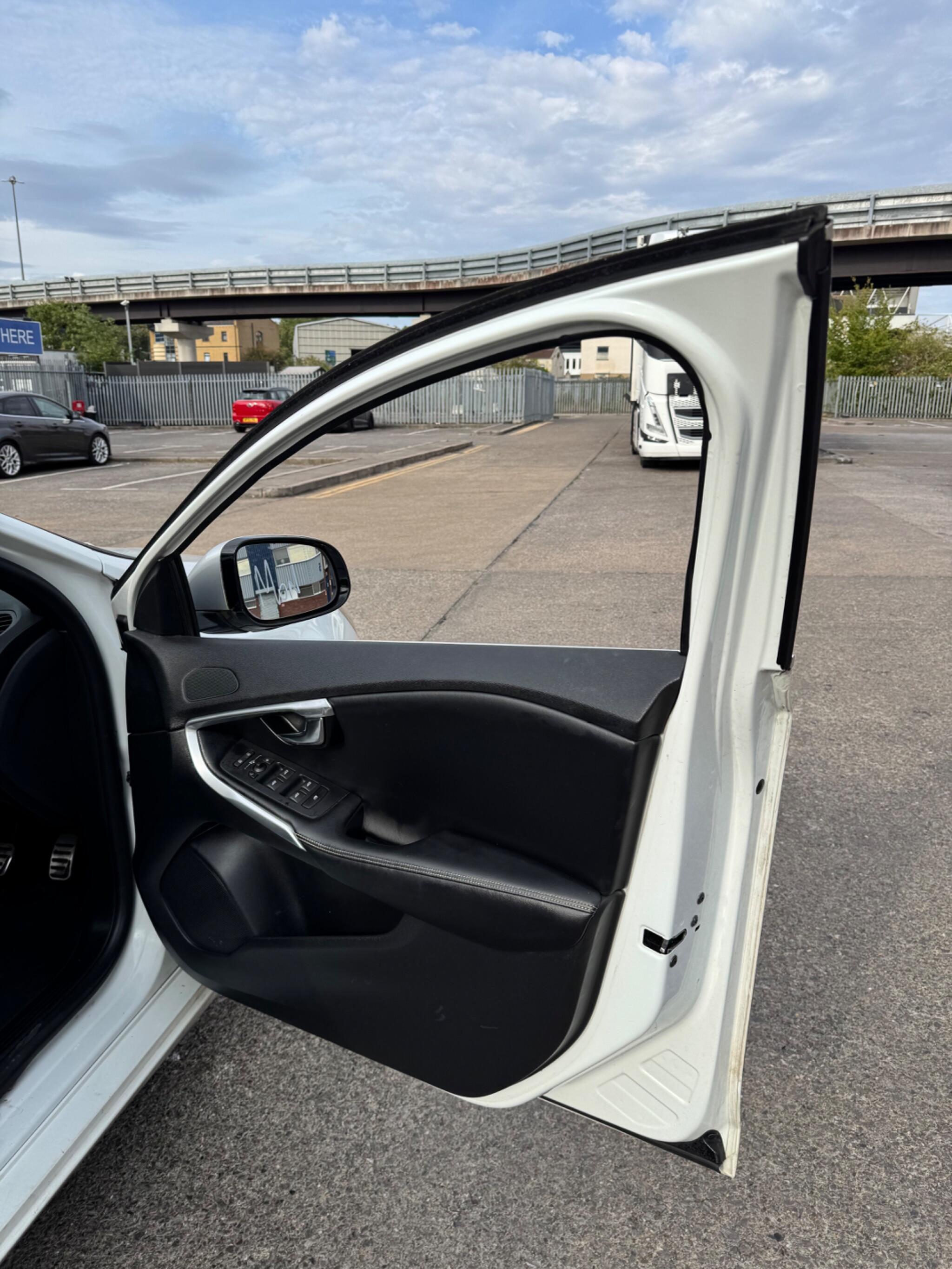 Volvo V40 view 31