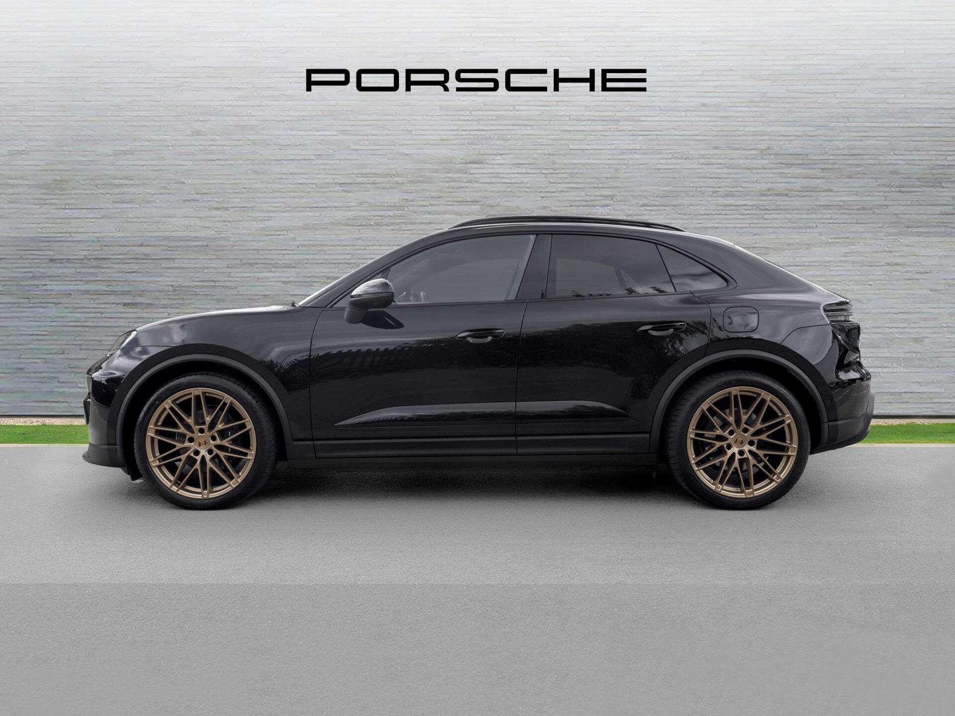 Porsche Macan view 8