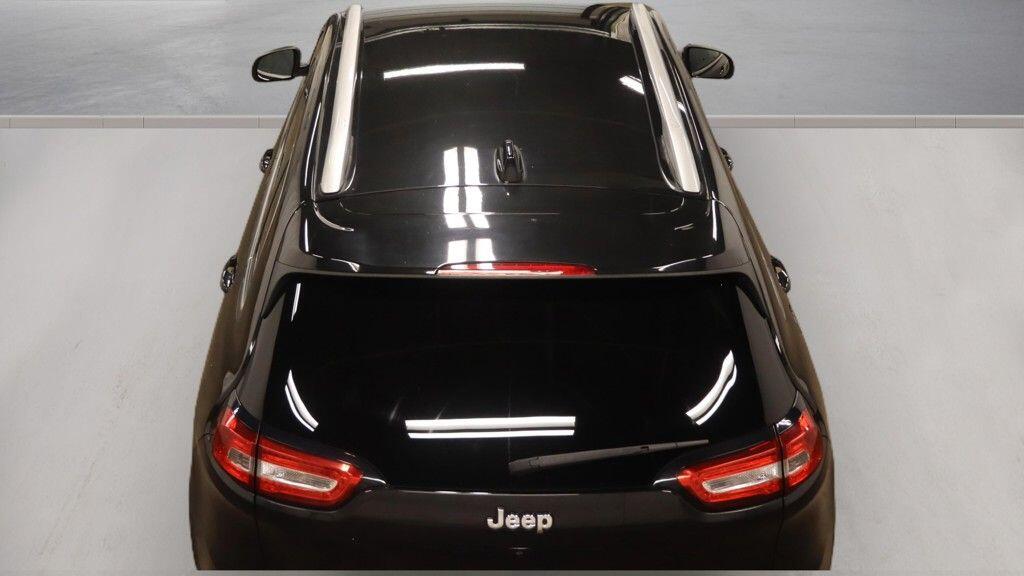Jeep Cherokee view 8