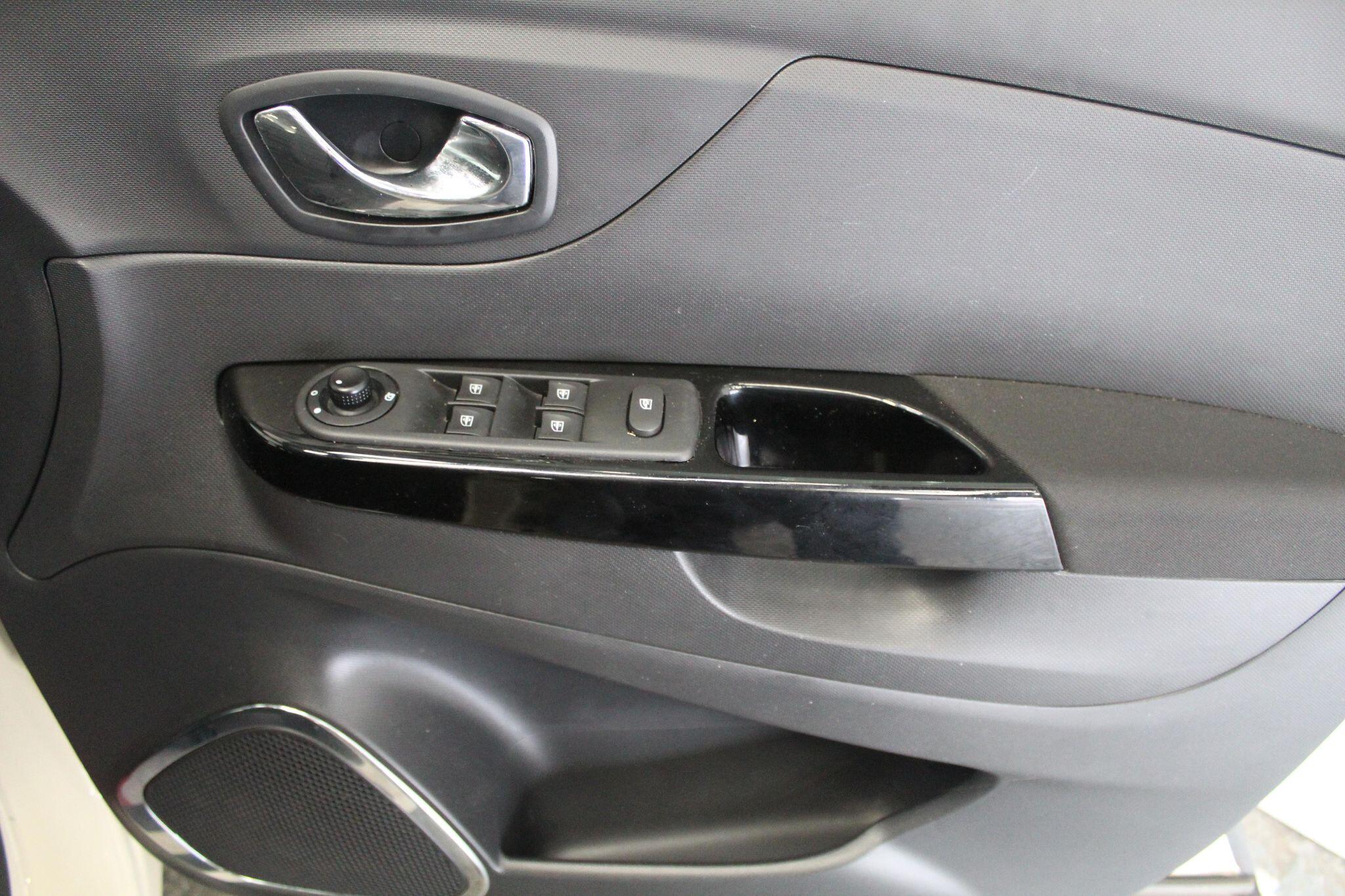 Renault Captur view 46