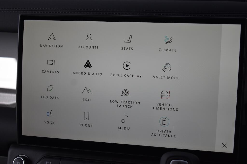 Land Rover Defender 110 view 16