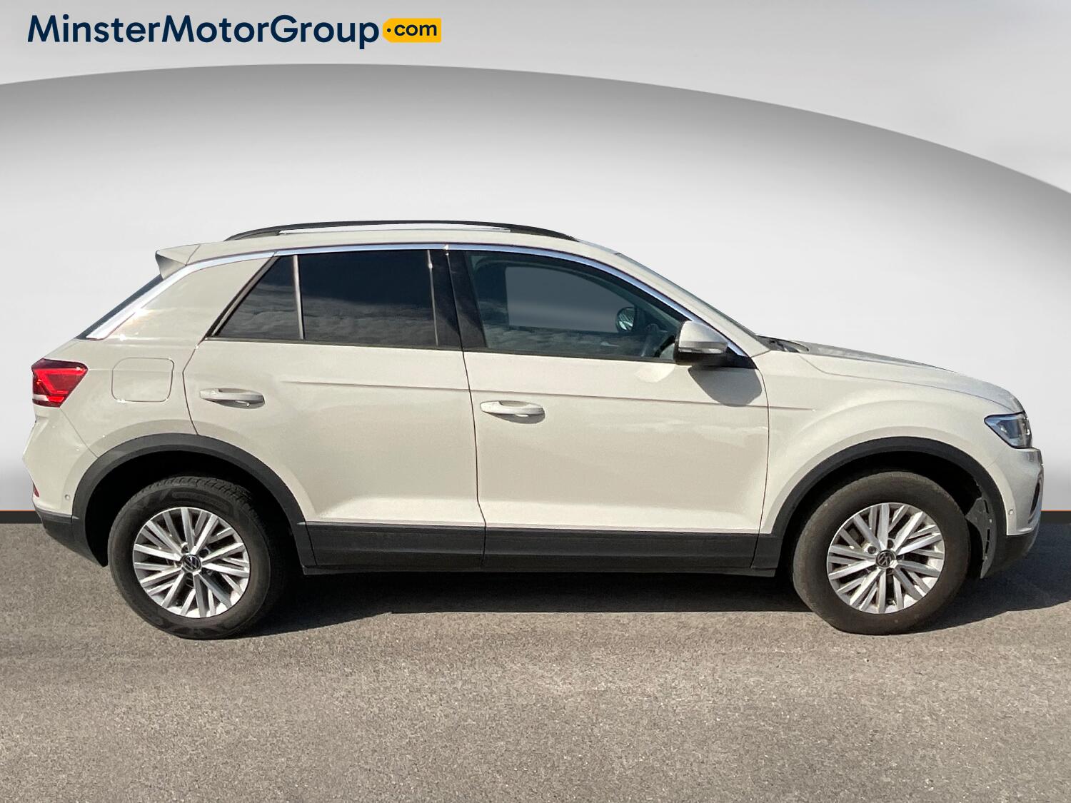 Volkswagen T-Roc view 2