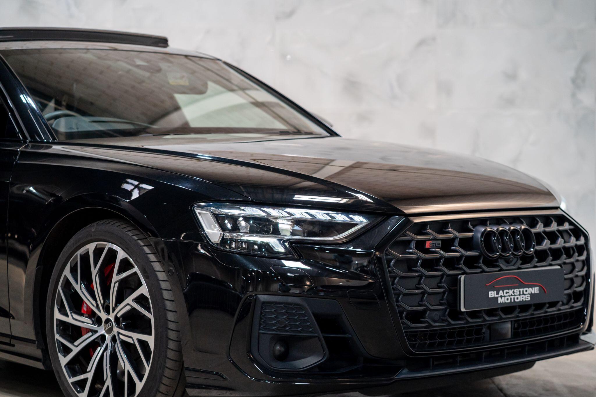 Audi S8 view 45