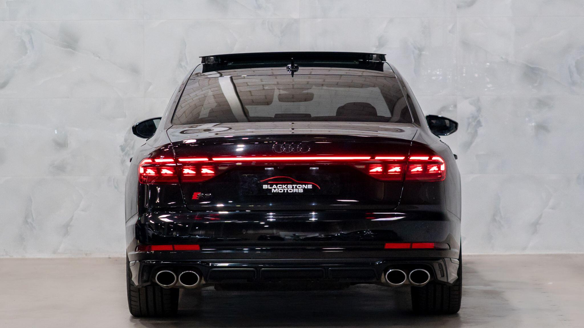 Audi S8 view 6