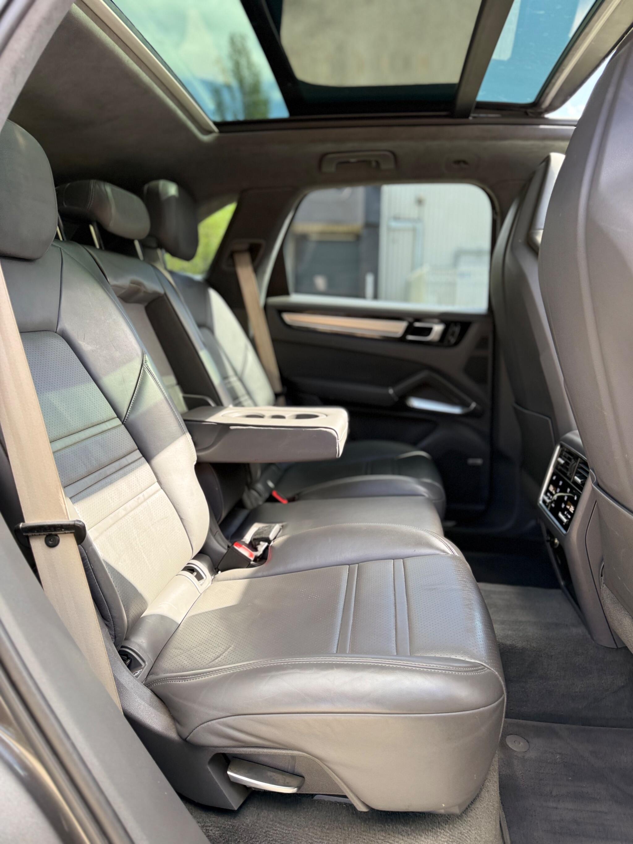 Porsche Cayenne view 18
