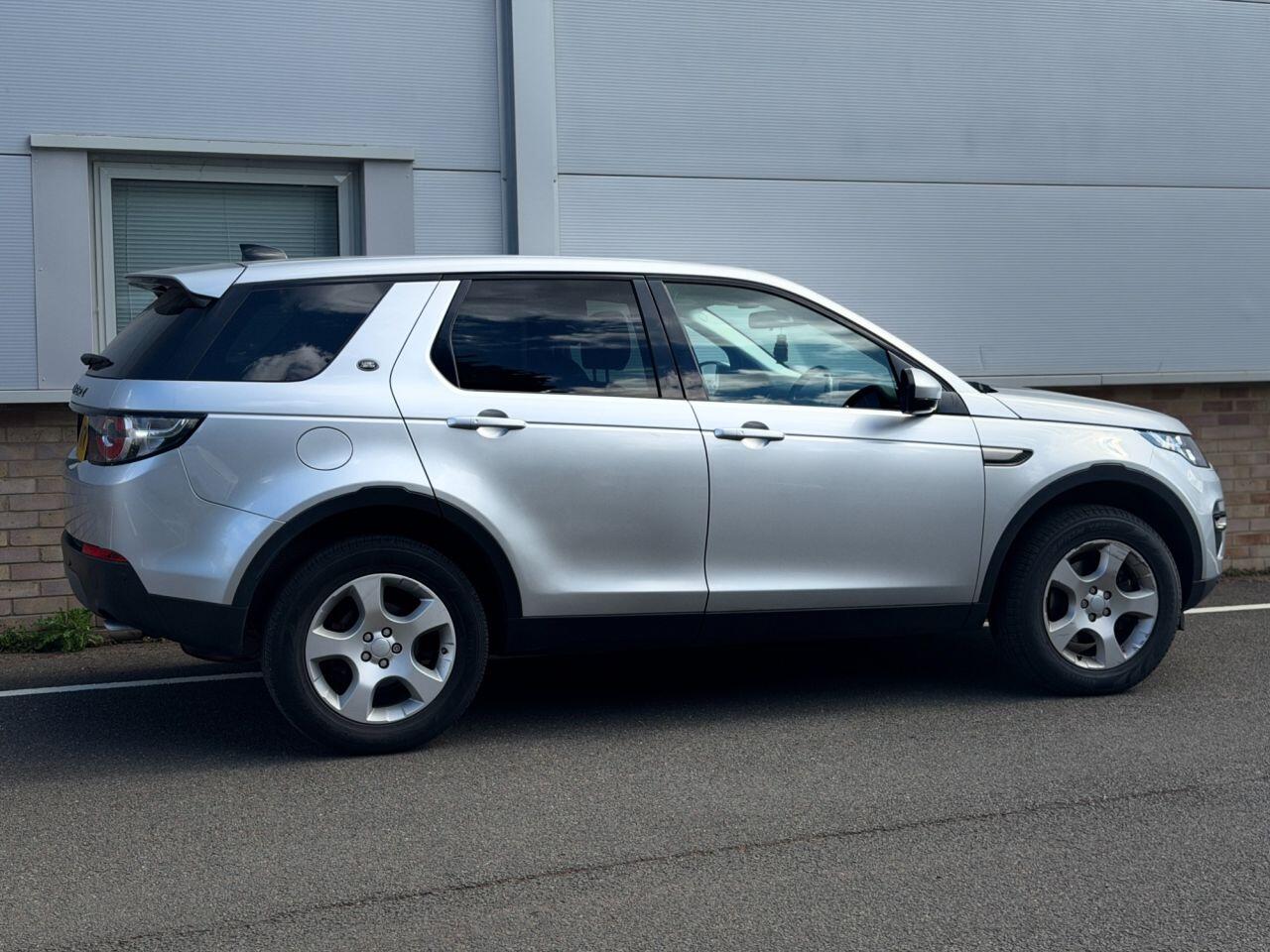 Land Rover Discovery Sport view 39