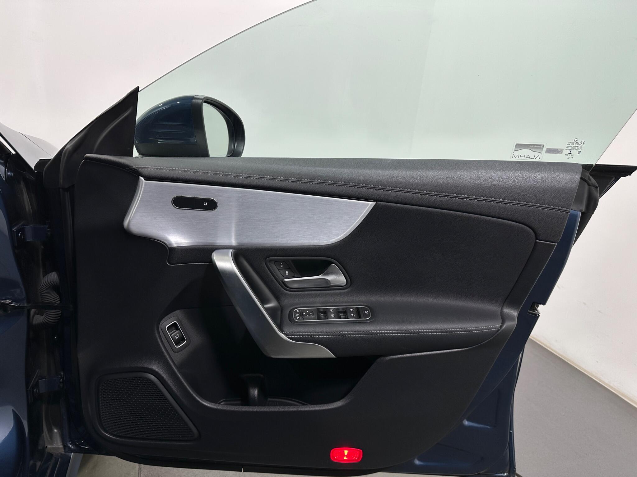 Mercedes-Benz Mercedes-Benz CLA view 36