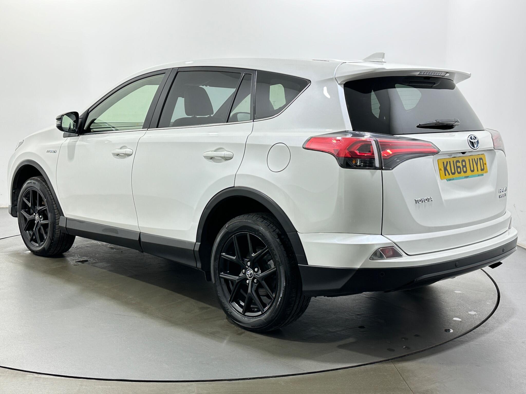 Toyota Rav4 view 6