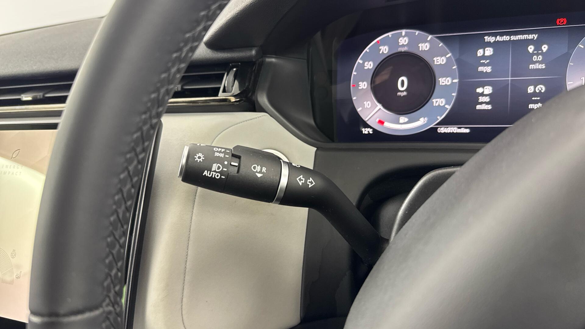Land Rover Range Rover Velar view 43