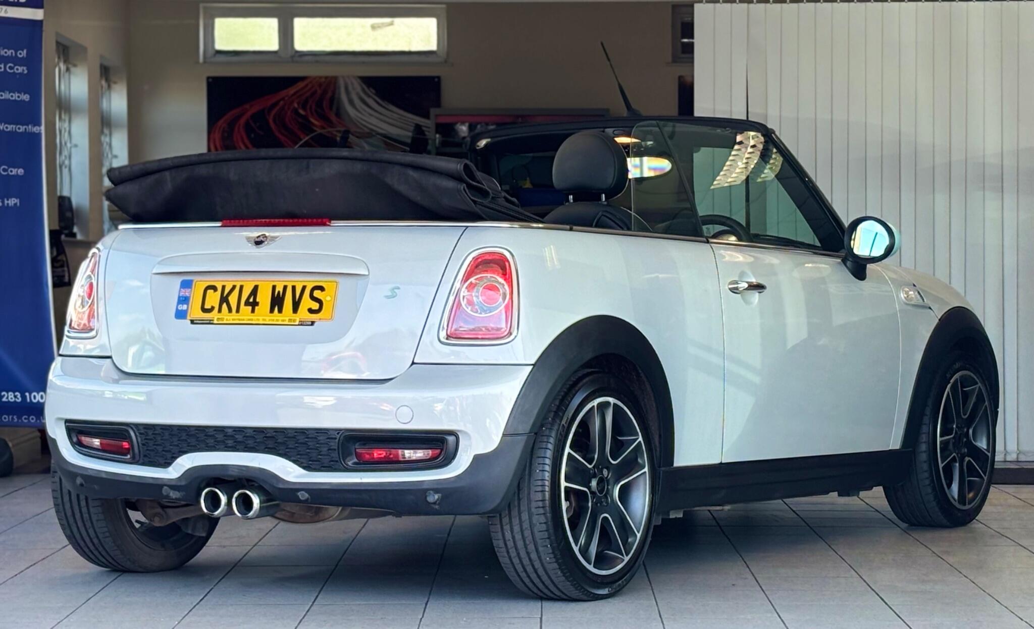Mini Convertible view 11