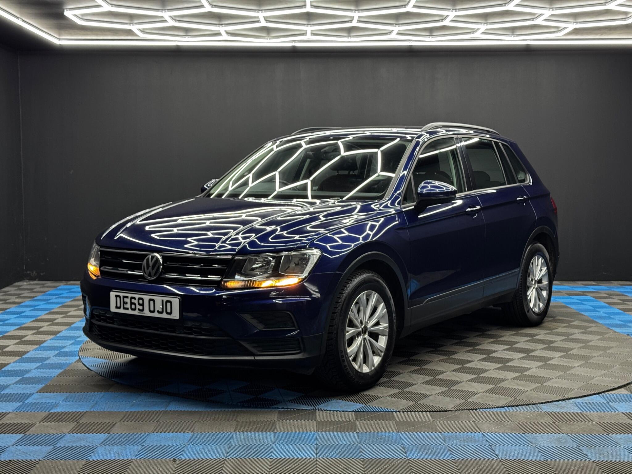 Volkswagen Tiguan view 3