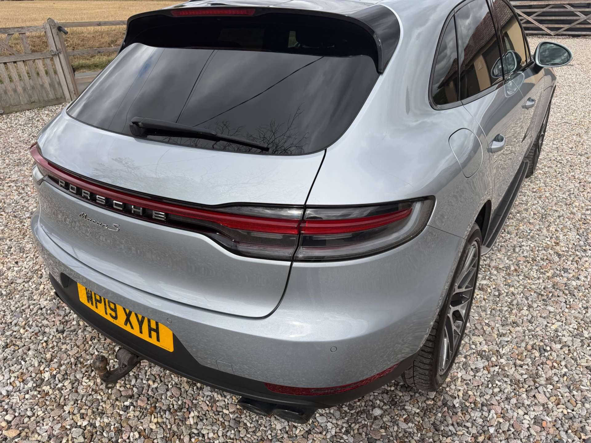 Porsche Macan view 12