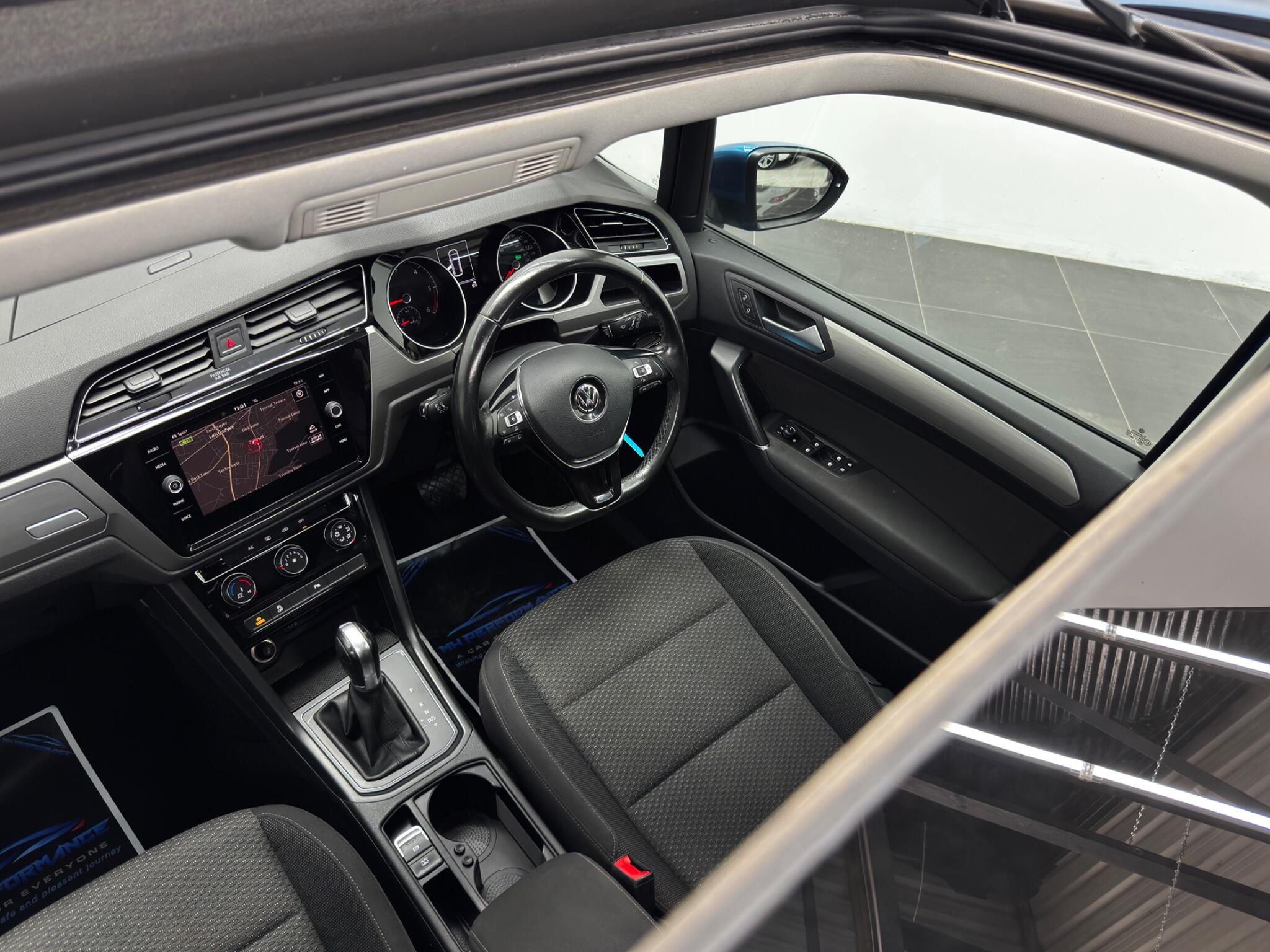 Volkswagen Touran view 5